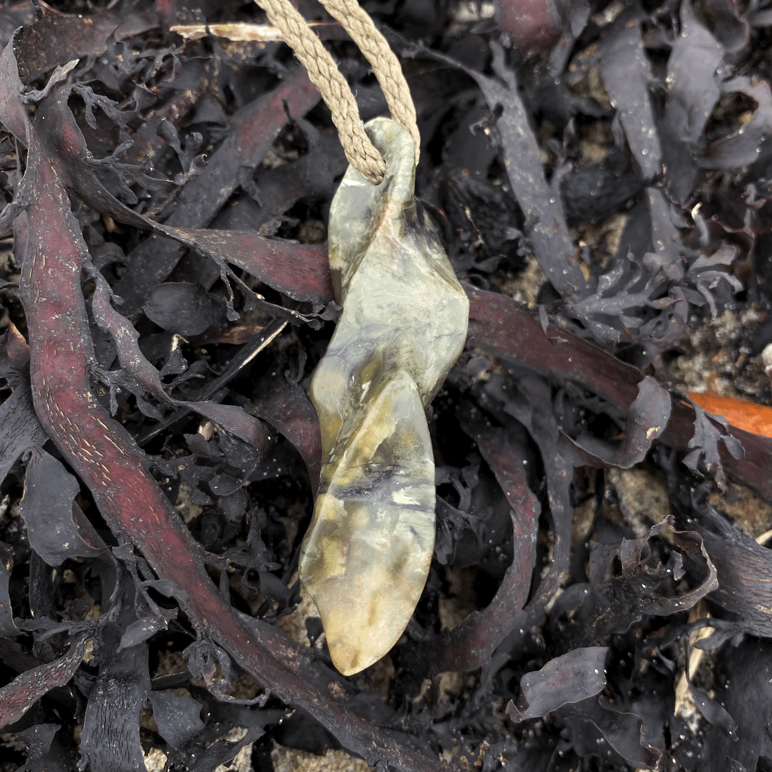 hydrogrossulae seaweed twist neckalce.gif