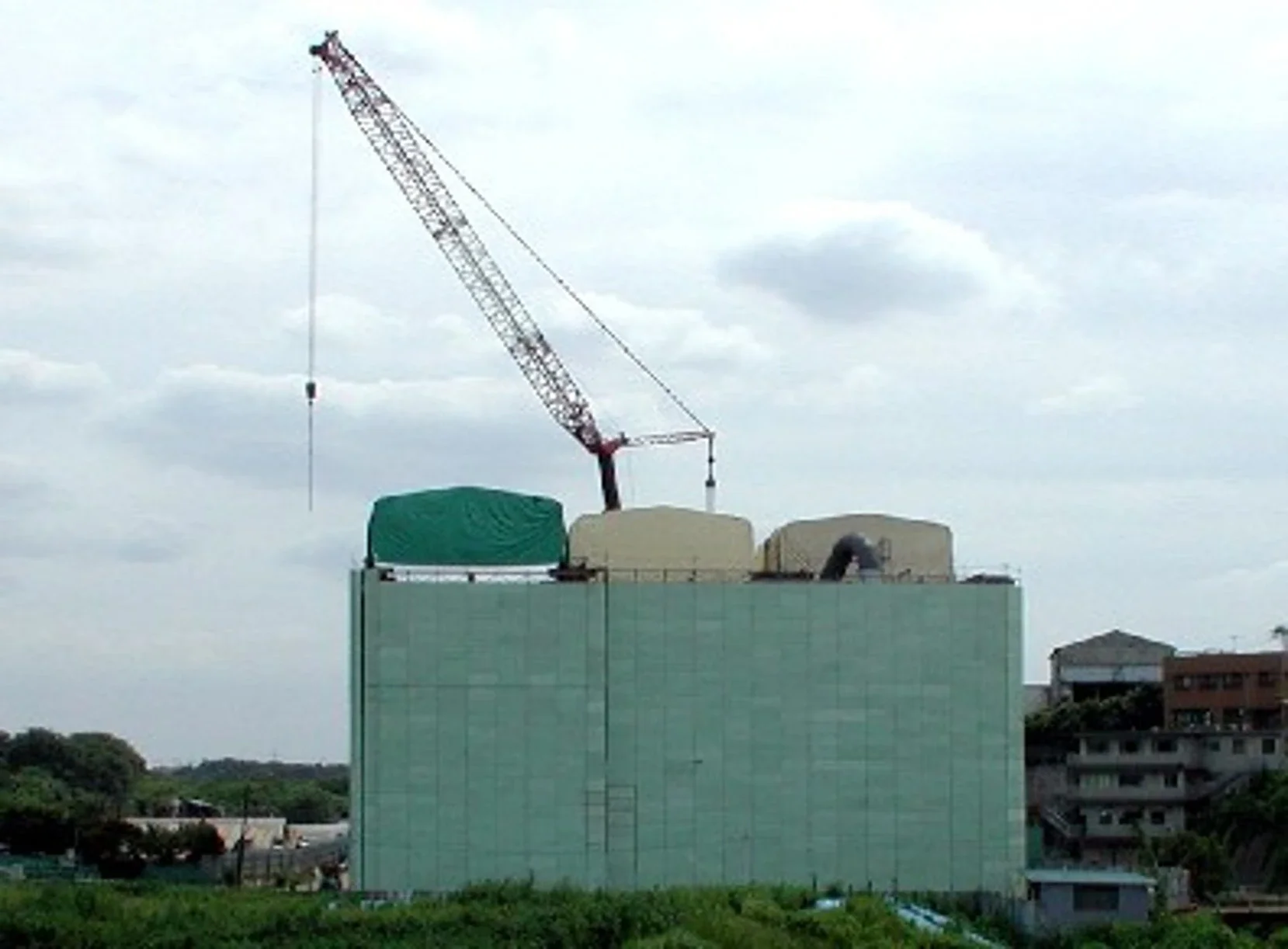 Incinerator facilities are covered in protective walls while dissasembly after closure.