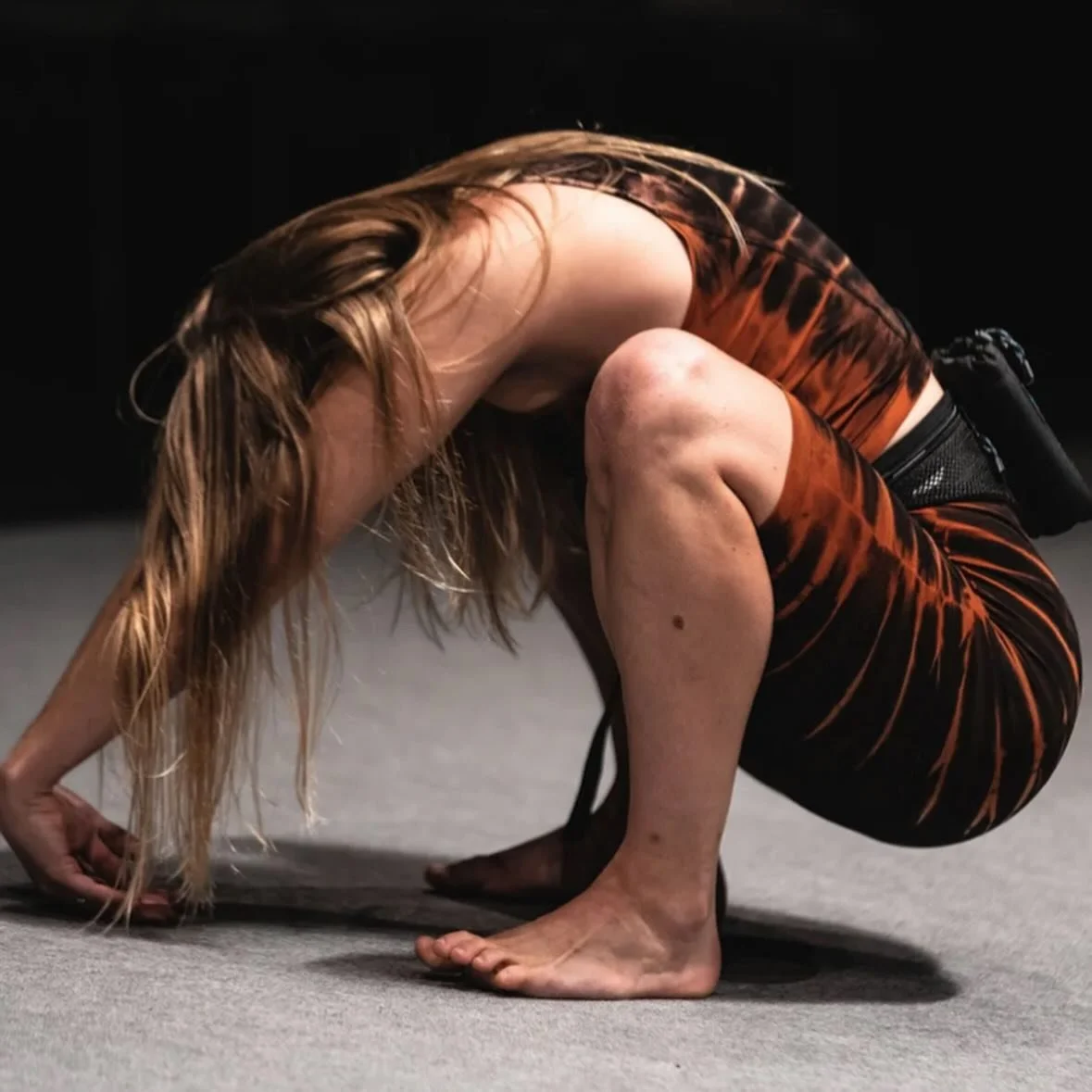 Prosjektet Villvekst best&aring;r av en serie dansevisninger initiert av scenekunstner Irene Theisen. Prosjektet vises i @kilden under &aring;rets @fragmentfestival 🐦&zwj;🔥Book plass ved &aring; sende en mail til irenetheisen@hotmail.com senest kve