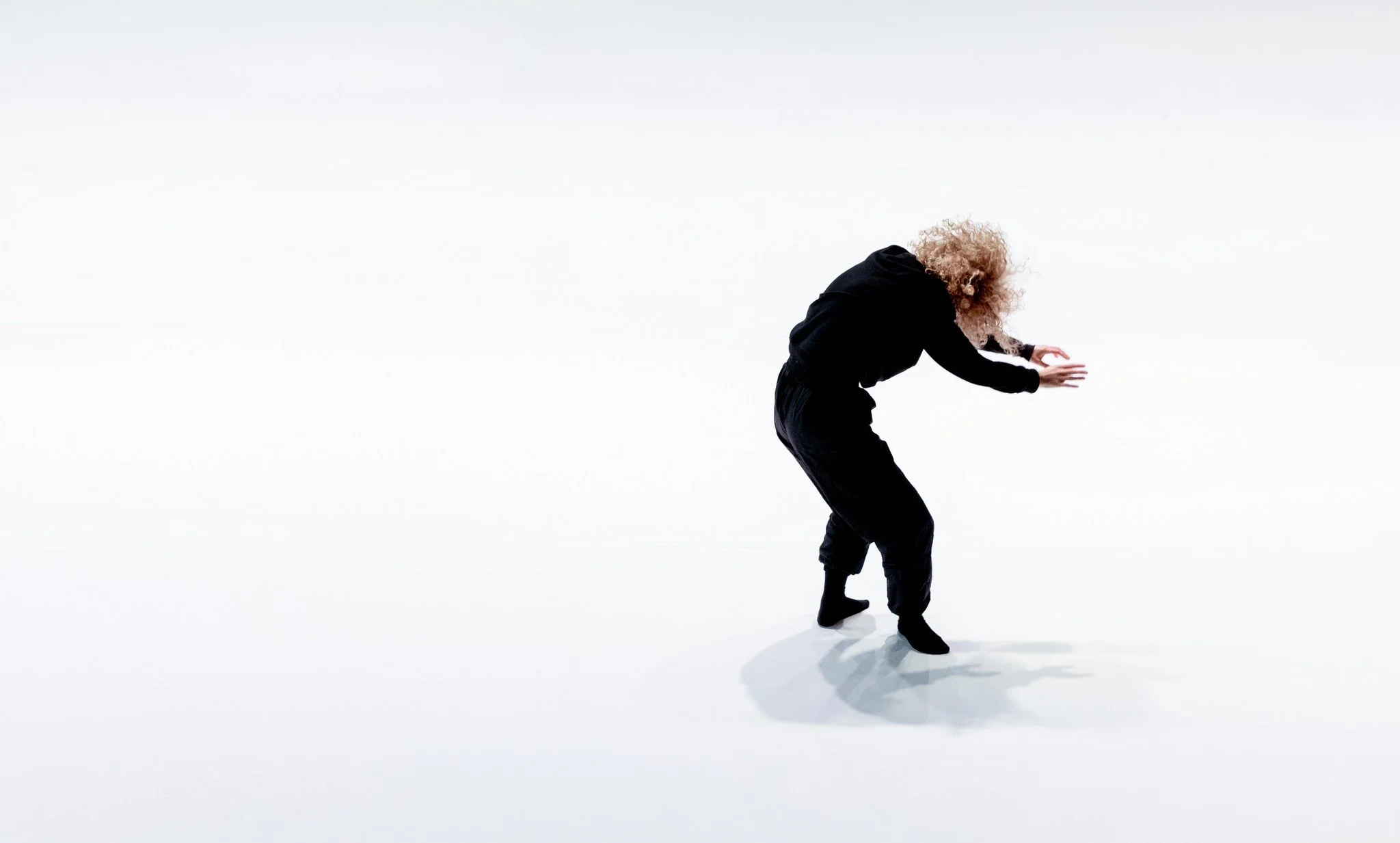 LAB-visning Tone Kittelsen / LOST TRAGEDY
Kilden dansesal - 5. desember kl. 14:00

LOST TRAGEDY (tidligere Bouncing Softness) er et prosjekt hvor Tone Kittelsen jobber med kostymedesigner Hannah Oellinger. Til LABen har Hannah Oellinger utviklet et k