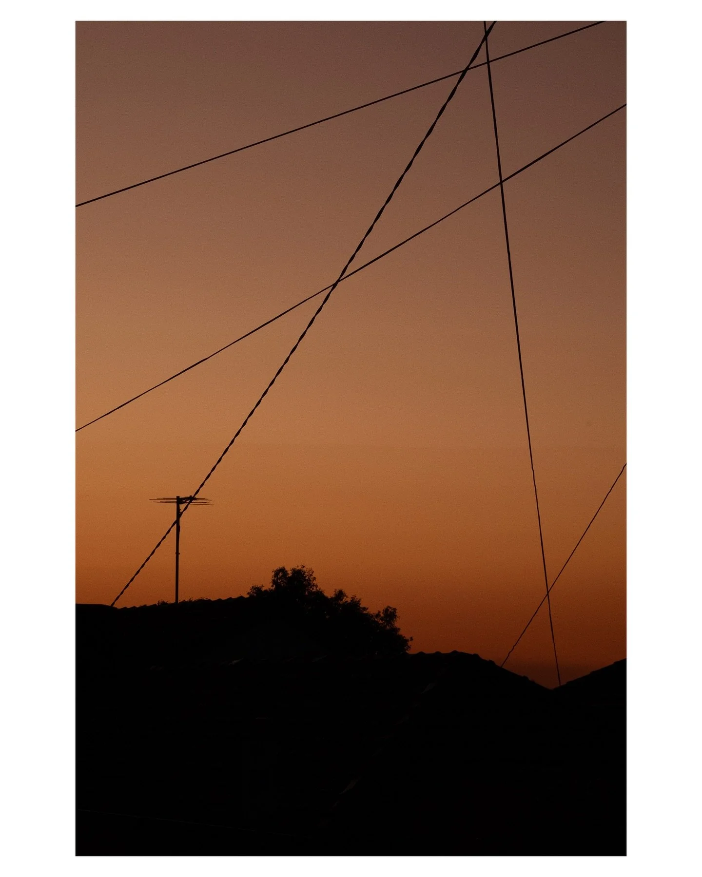 &ldquo;Many of us have made our world so familiar that we do not see it anymore. An interesting question to ask yourself at night is, What did I really see this day?&rdquo;

-John O&rsquo;Donohue, &ldquo;Anam Cara&rdquo;

#wotama #sunset #powerlines 