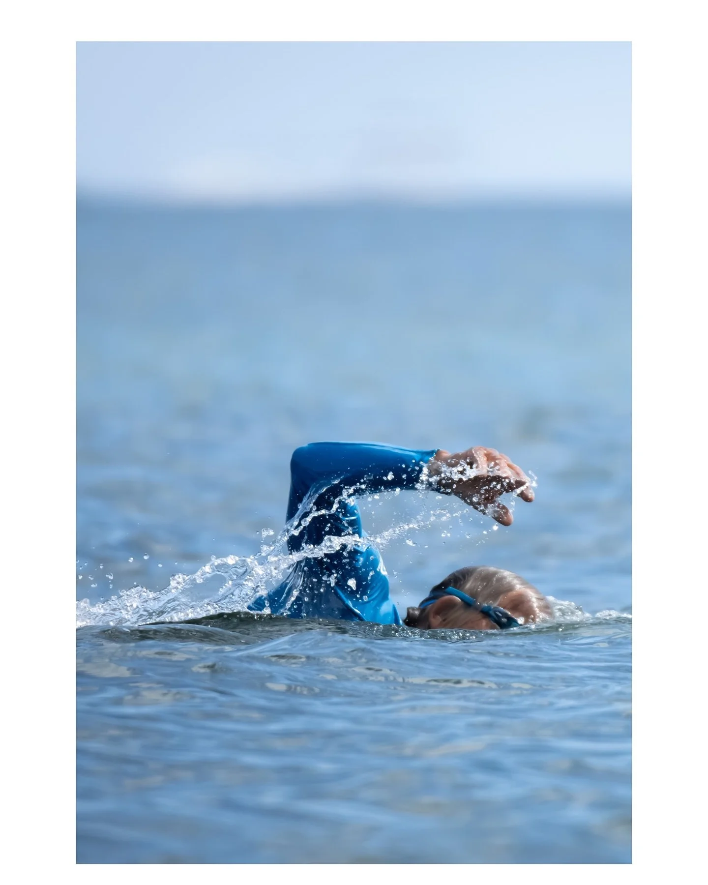 &ldquo;When you swim, you feel your body for what it mostly is &ndash; water &ndash; and it begins to move with the water around it.&rdquo;

-Roger Deakin

#swimming #openwaterswimmer #goggles #waterdrag #droplets
