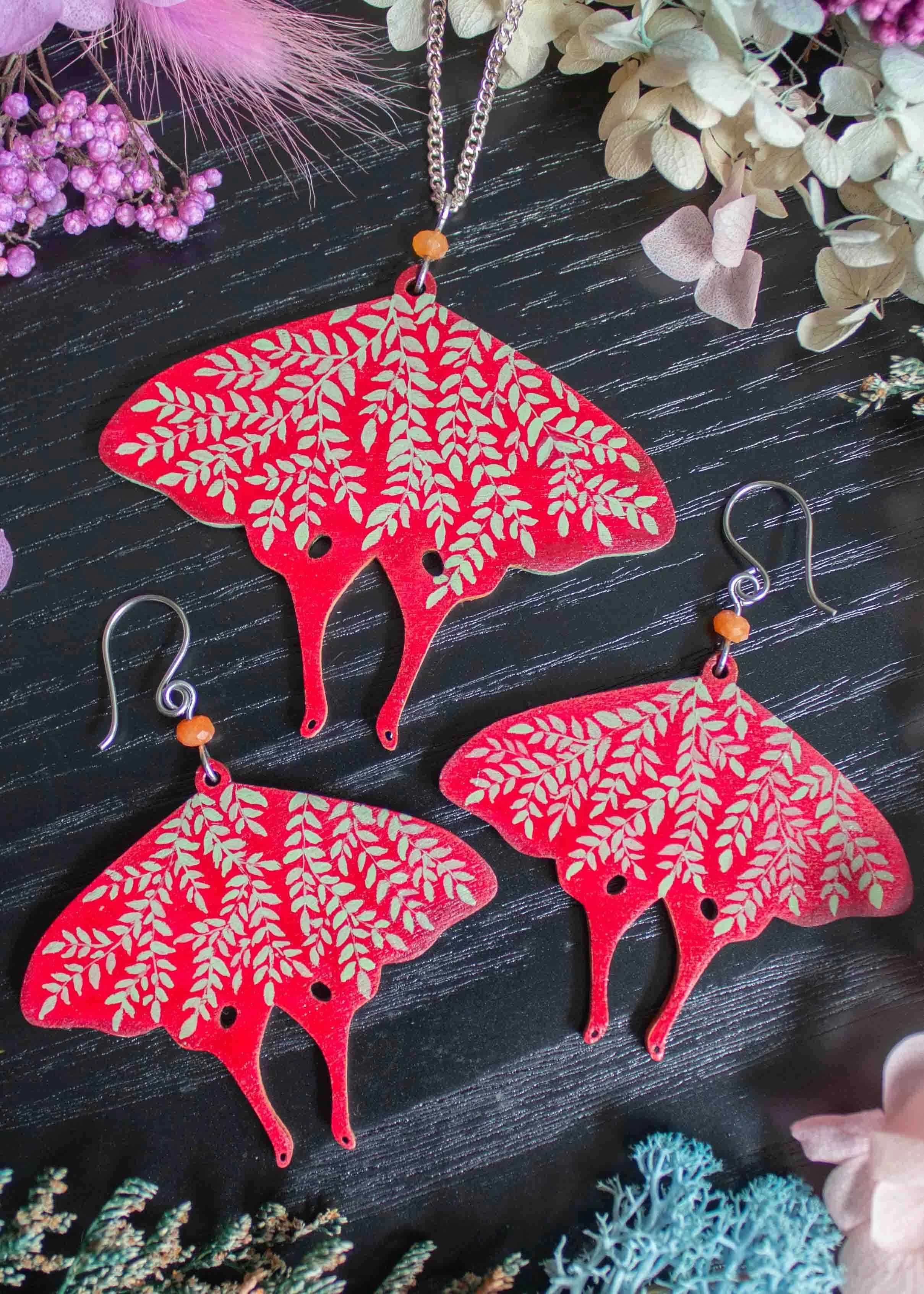 hand-painted-butterfly-pendant-and-earrings-wooden-set-orange-and-green-1-2.jpg