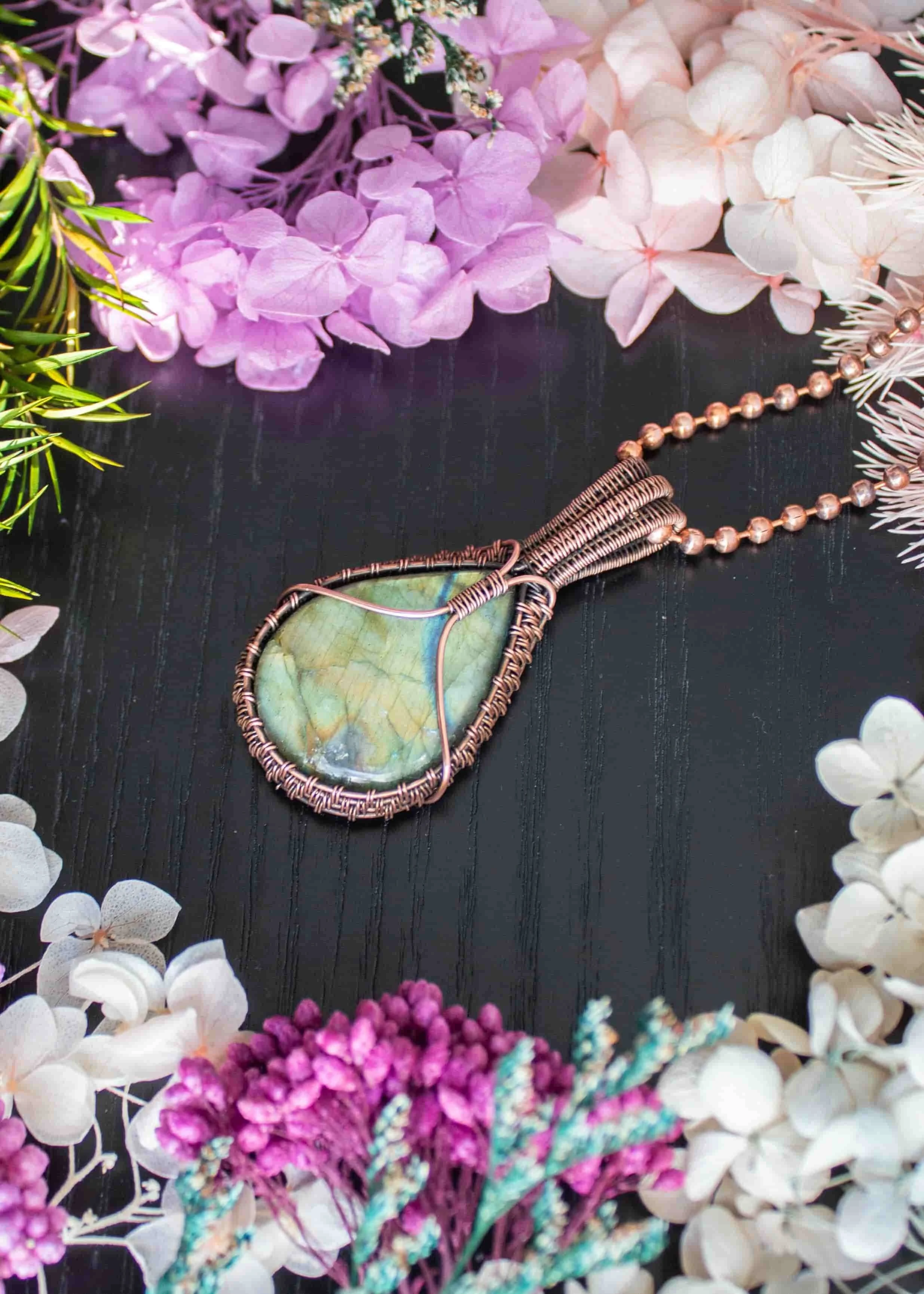 wire-wrapped-labradorite-pendant-2_compressed.jpg