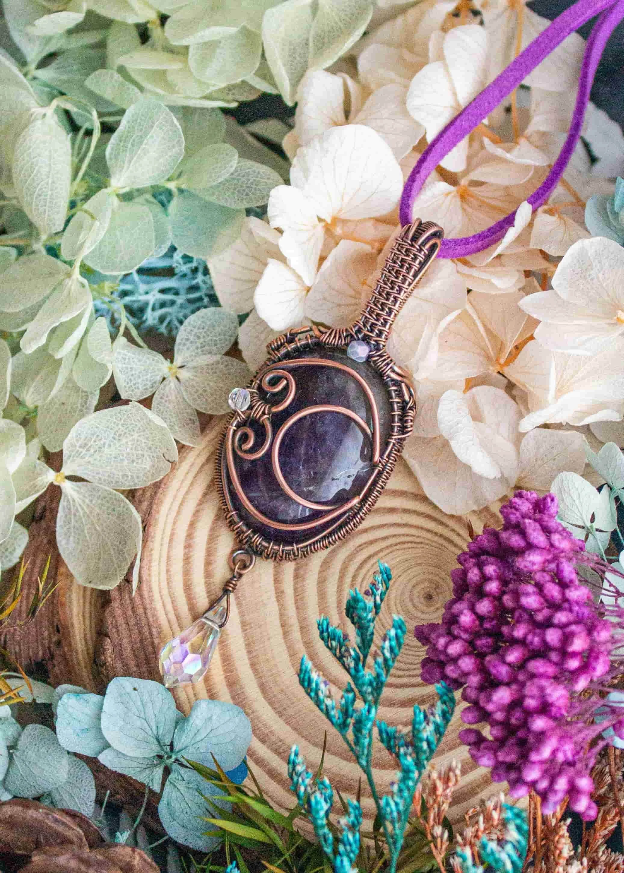 wire-wrapped-amethyst-pendant-crescent-moon-3811_compressed.jpg