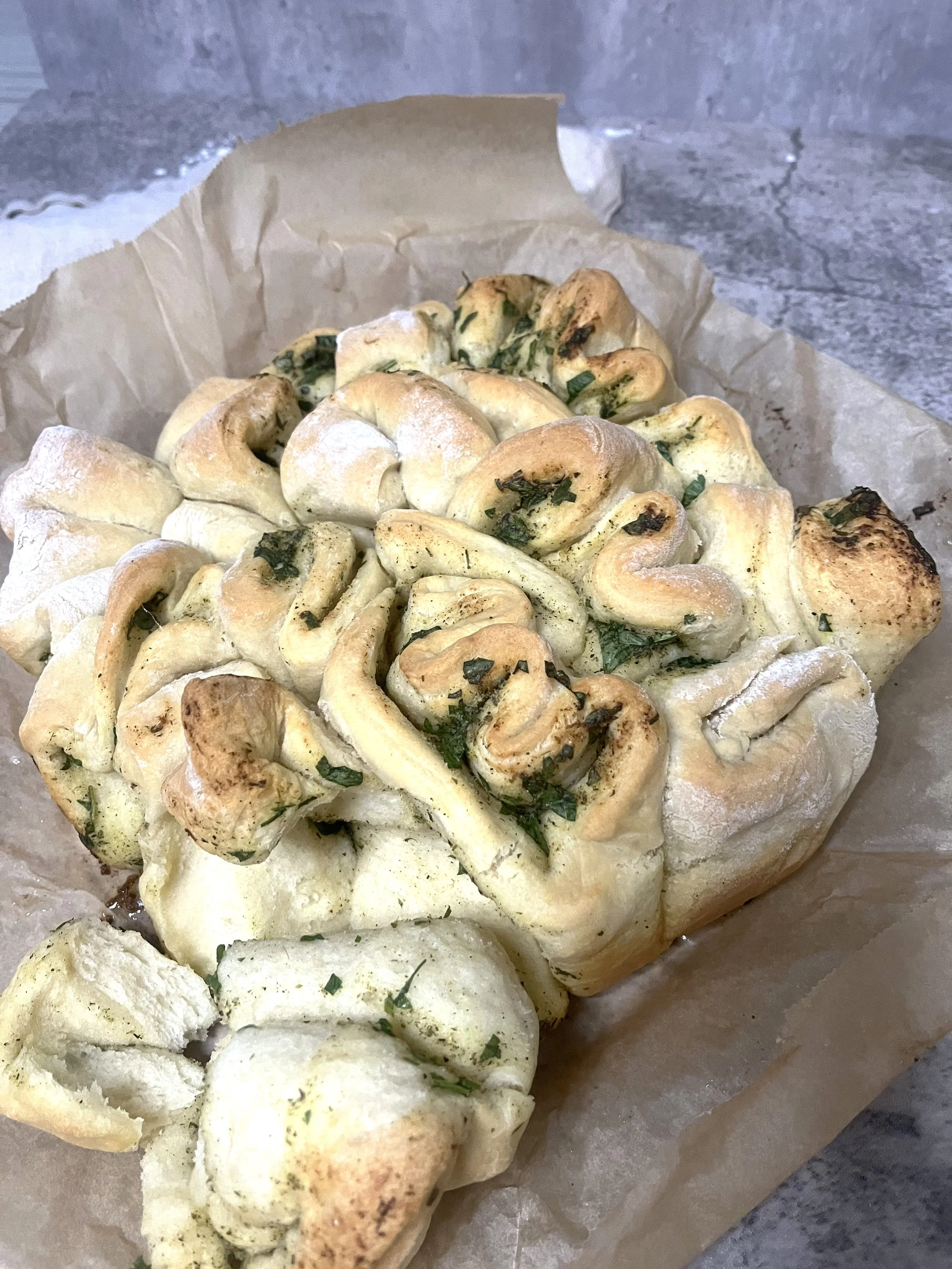 Najlepszy ziołowy chlebek rwany -  miękki, puszysty i pachnący!