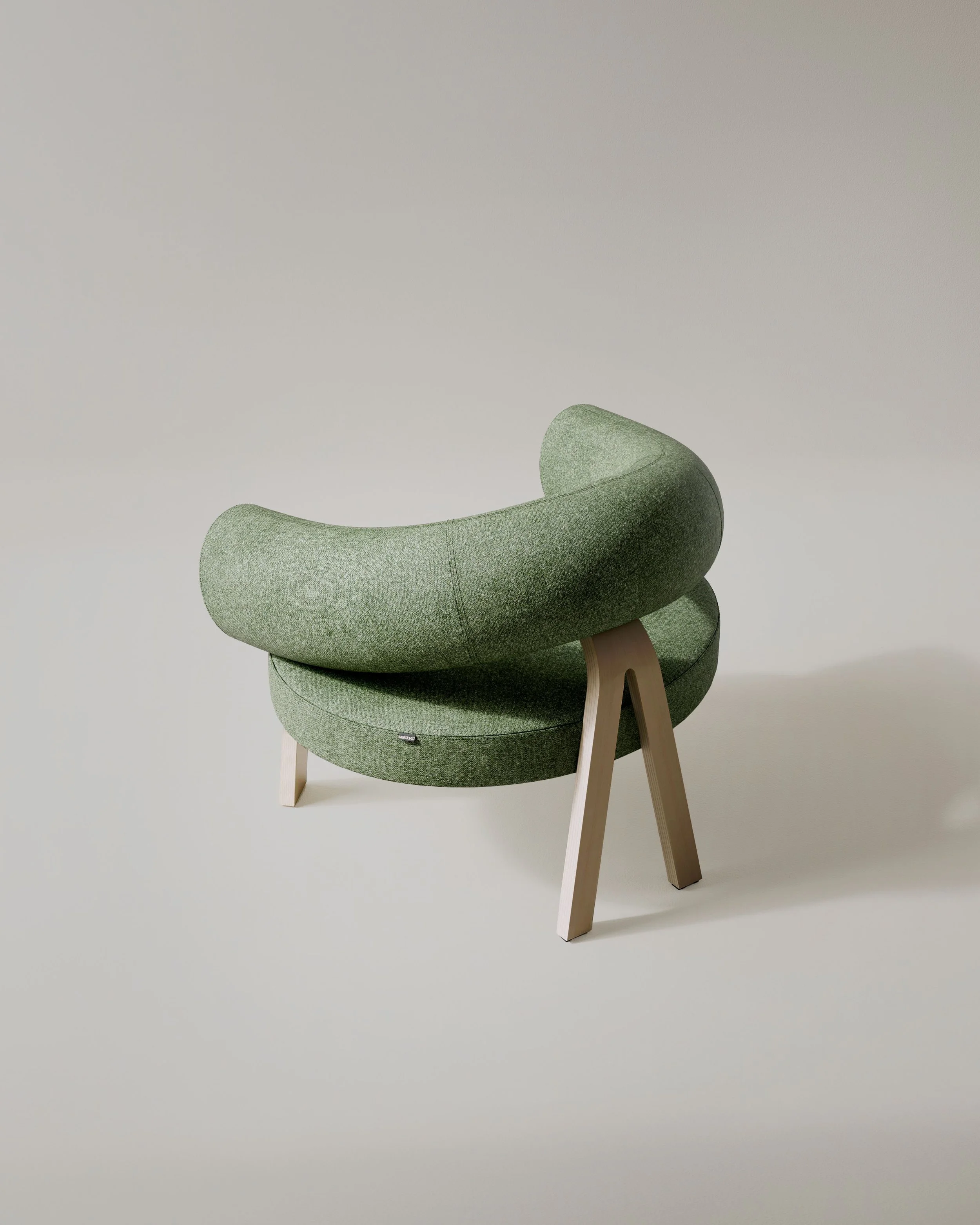 12 Isu armchair 03.jpg