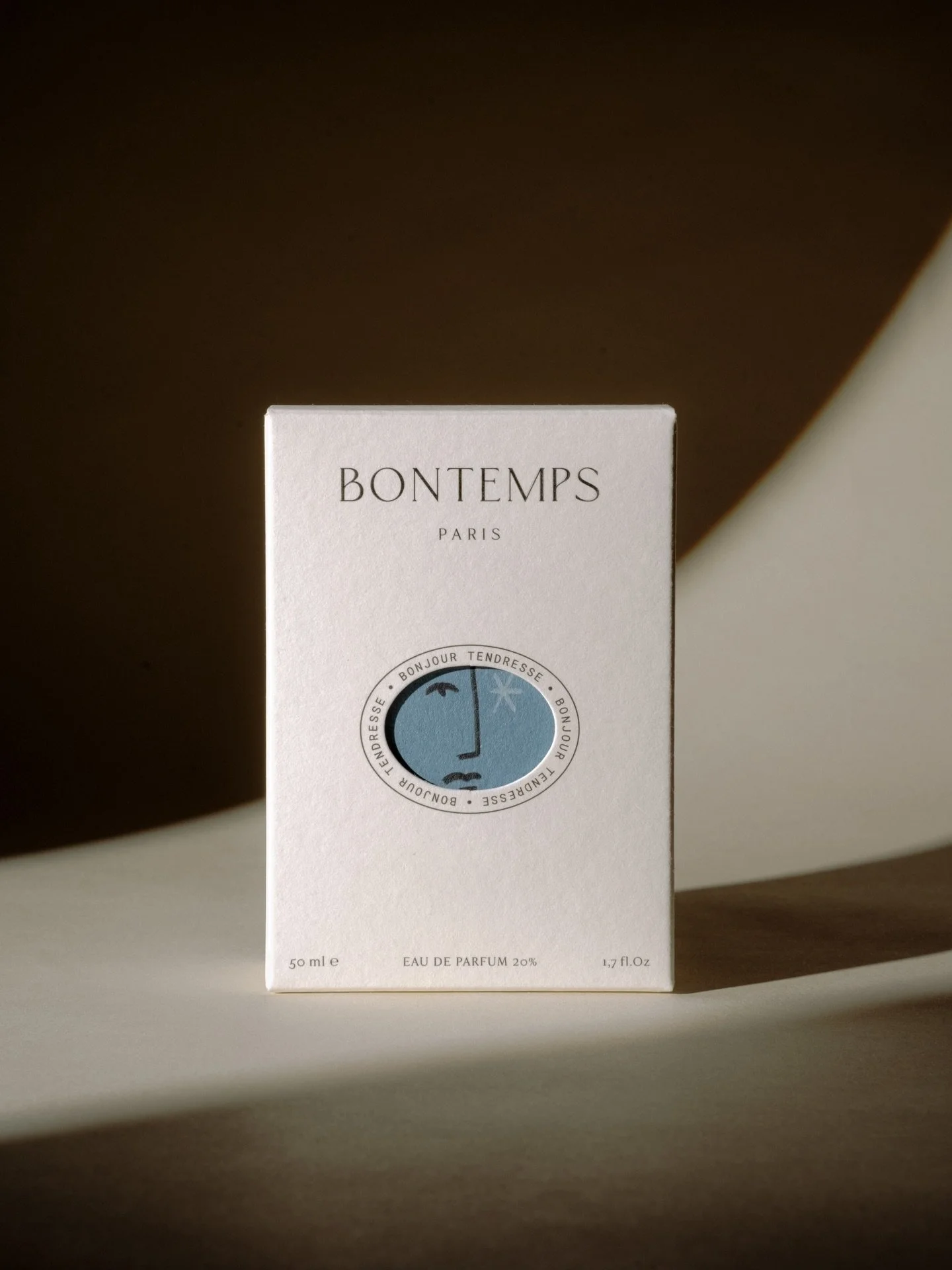 Un packaging pens&eacute; pour ceux qui pensent que la tendresse est une force 🤍

&Acirc;mes sensibles, prenez votre carte illustr&eacute;e &agrave; l&rsquo;int&eacute;rieur et rappelez-vous que, tout vient &agrave; point &agrave; qui sait &ecirc;tr