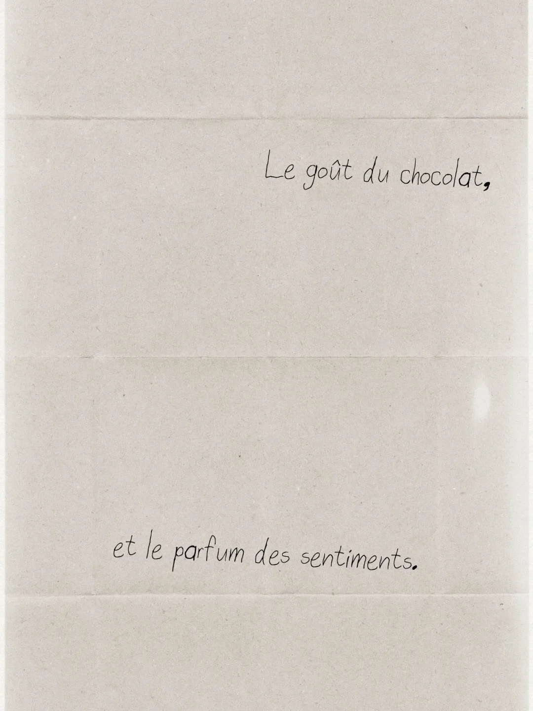 Pour la f&ecirc;te des m&egrave;res, personnellement, nous ne savons jamais choisir entre parfum et chocolat. Jusqu&rsquo;au 31 mai 2026, une bouch&eacute;e panth&egrave;re @carressauvages aux f&egrave;ves de cacao Kamili 75% se glisse dans toutes vo