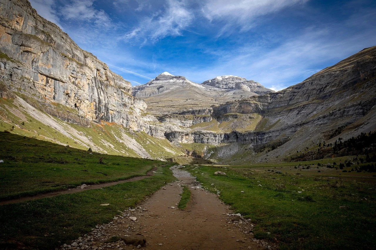 mountains-7733597_1280.jpg