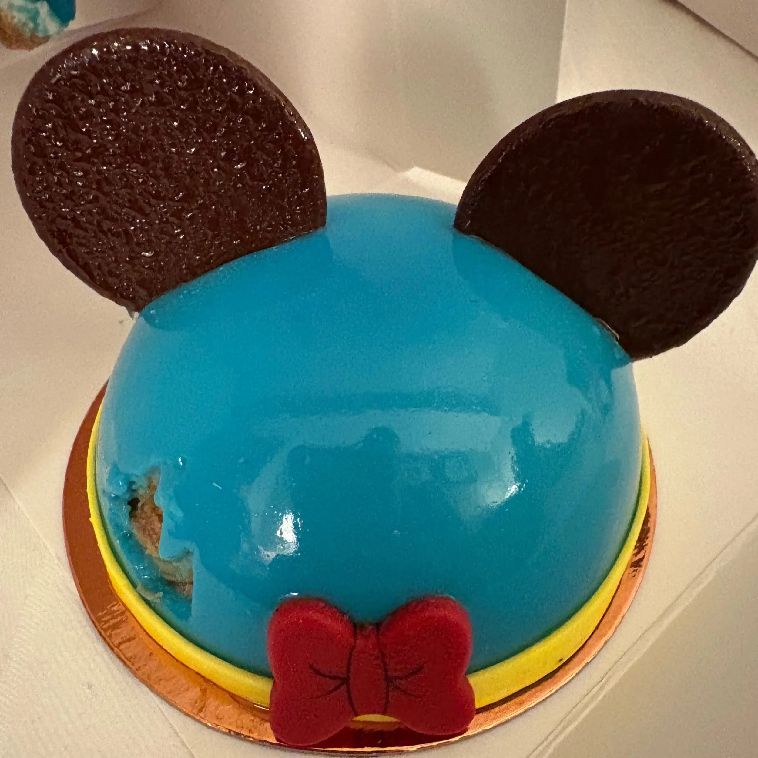 Dome cake in Donal duck colours with Mickey Style Ears from Amorite's Diner.