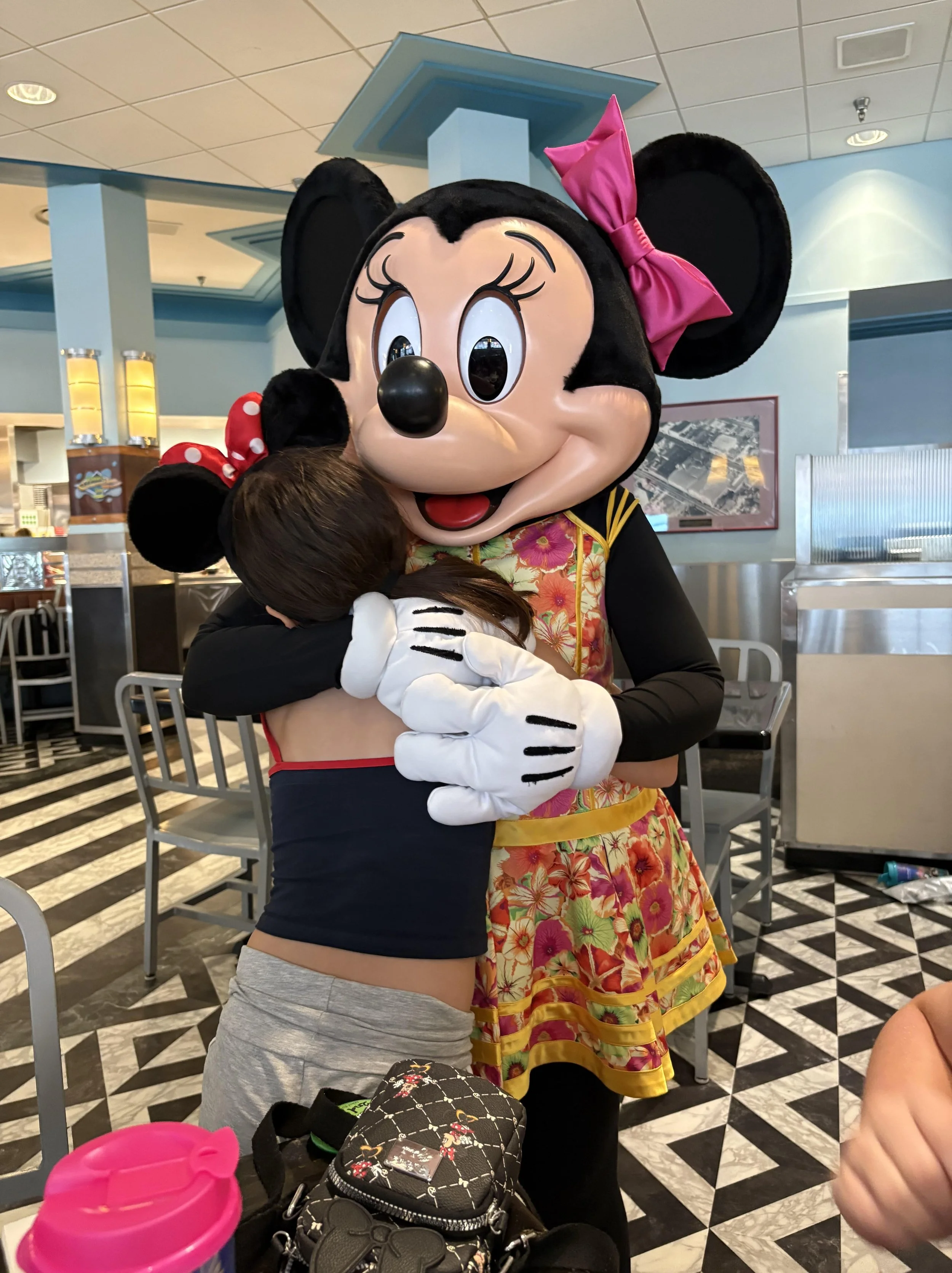 Hollywood & Vive character meal with Minnie Mouse