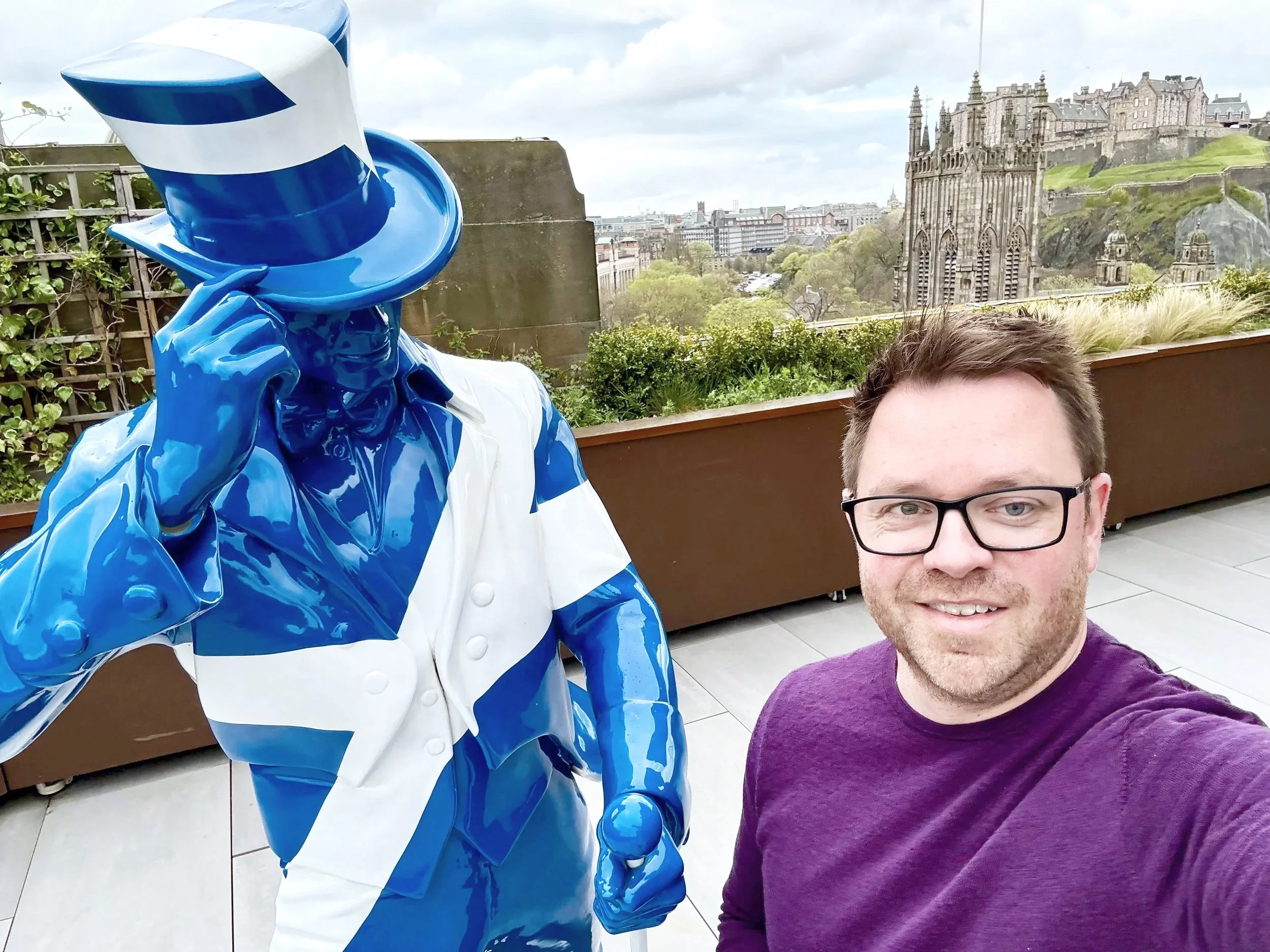 Picture of me next to the Jonnie Walker statue at the rooftop bar of the Jonnie Walker Experience