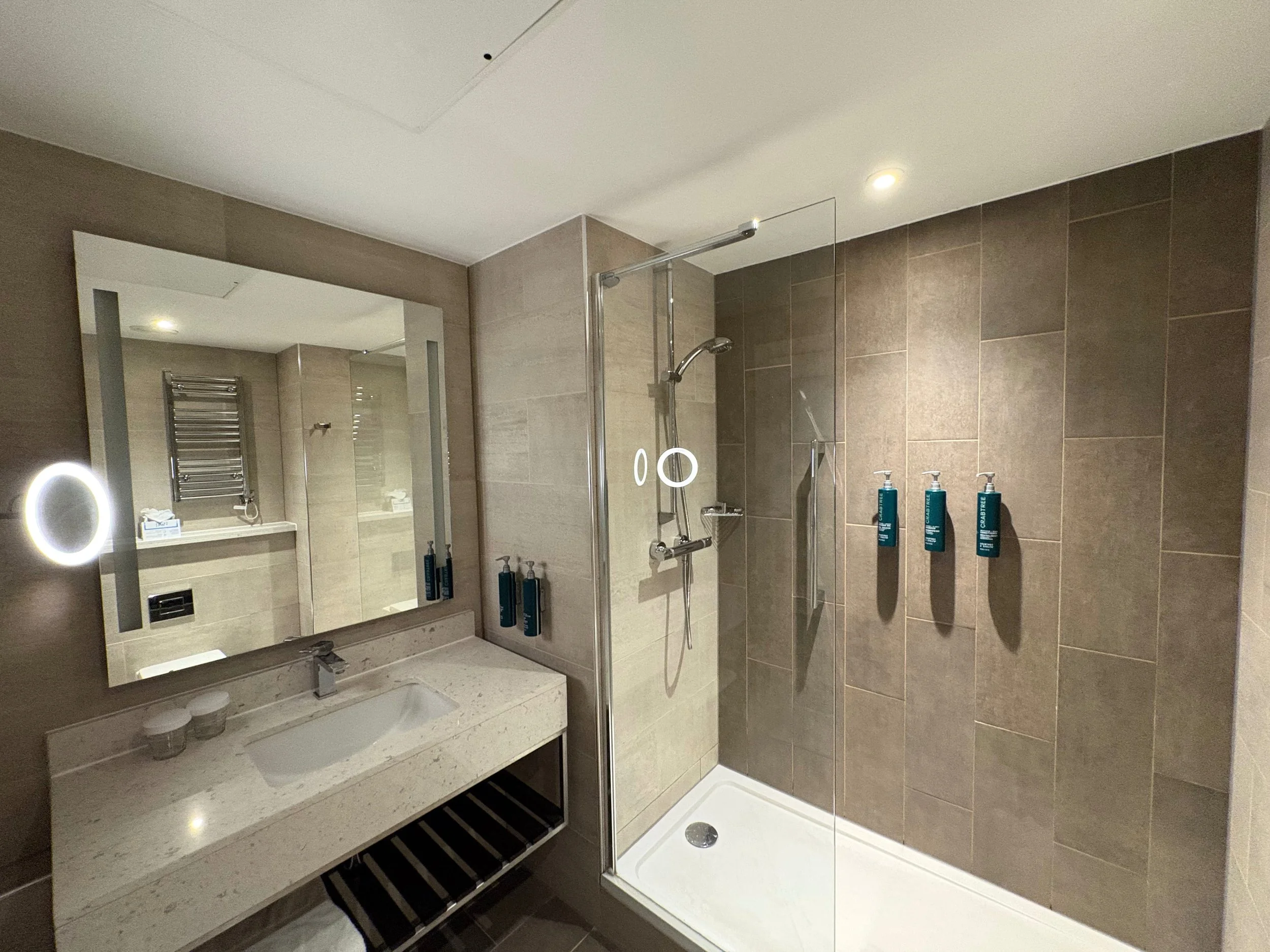 Image of the bathroom at the Edinburgh Hilton Carlton which is nicely finished and a good size.