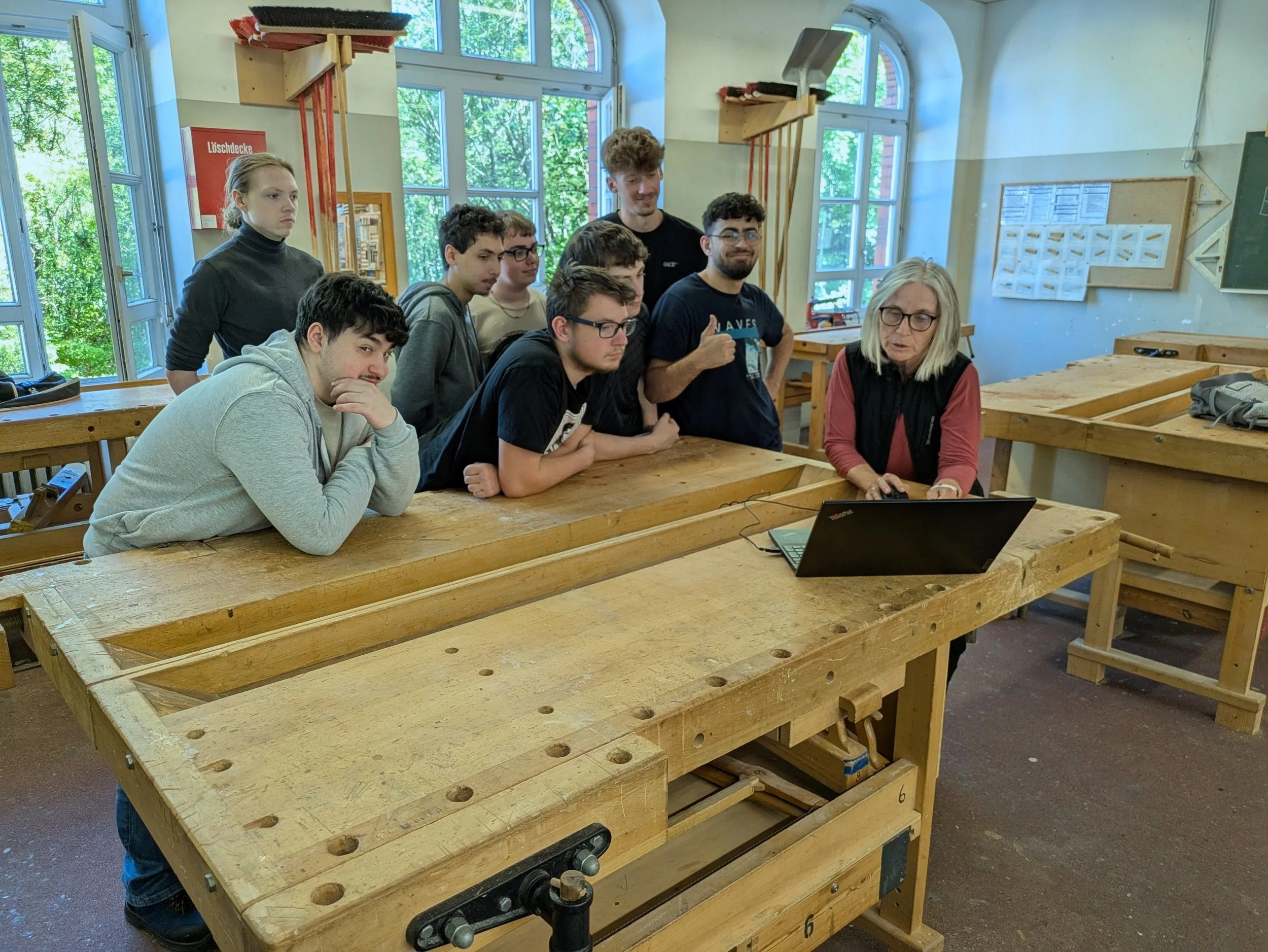 Handwerk trifft Klimaanpassung – Ilona Komossa besucht Holztechnik-Schüler in Wuppertal