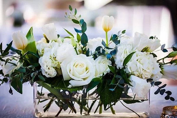 white and green bouquet centerpiece