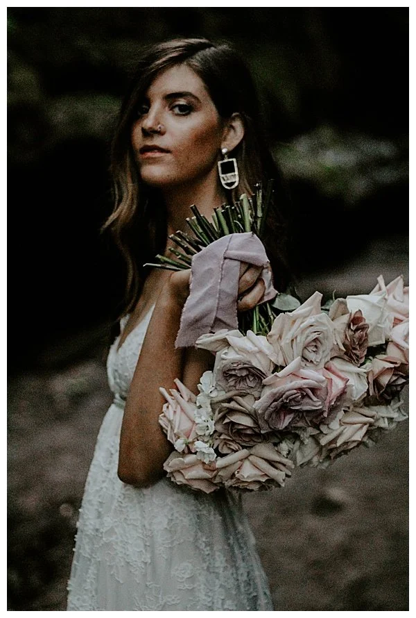 moody bride bouquet