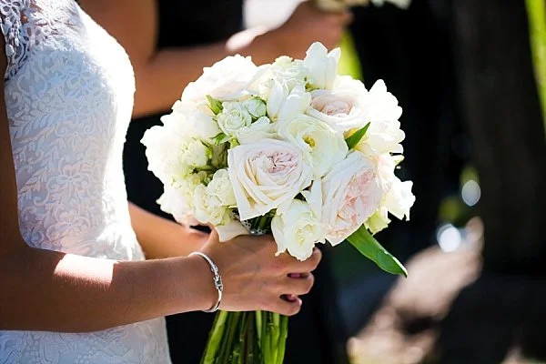 simple bridal bouquet