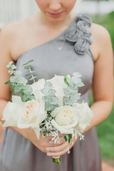 simple bridesmaid bouquet