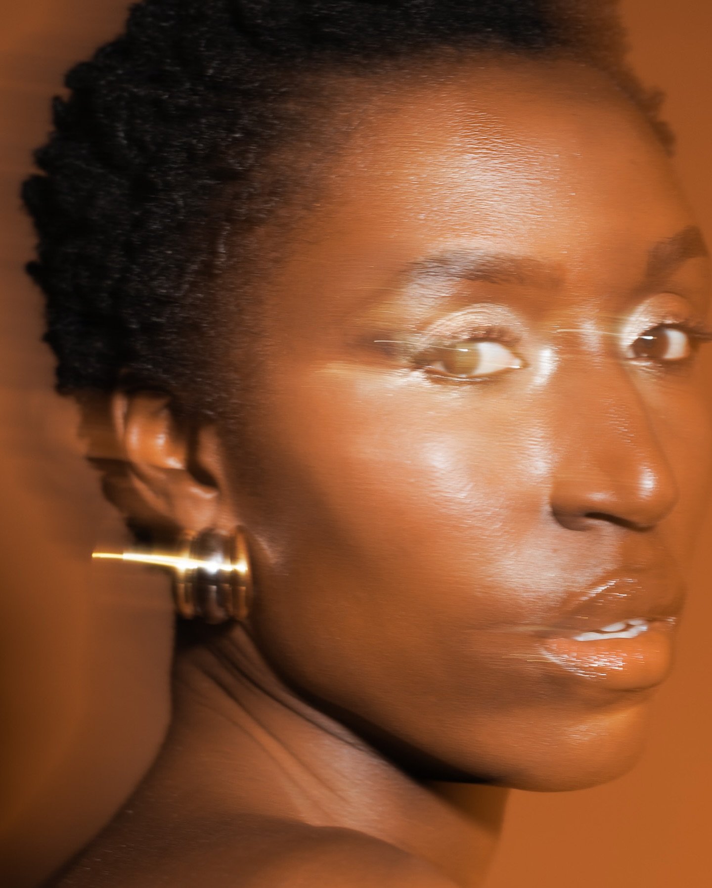 The Elise Earrings &mdash; sculptural, striking, and now on sale. A little luxury for less.

Model: @geenie_w
Photography: @detorresphotography
MUS: @nonette.up