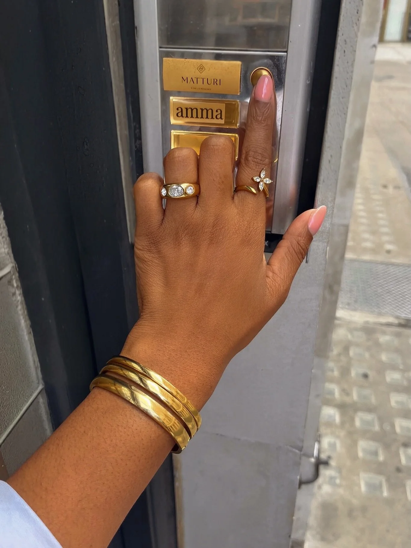 Easy Sunday energy. No plans, just gold.