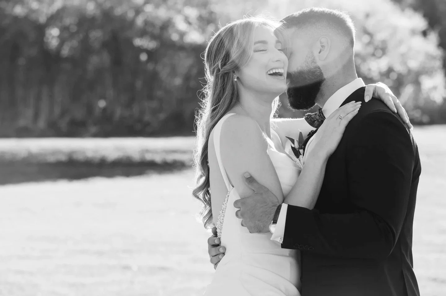 Julia and John in the moments around their first look. Early November, but the day had this warm, easy energy that didn&rsquo;t feel like fall at all.

Venue:  @thevueandclubhouse