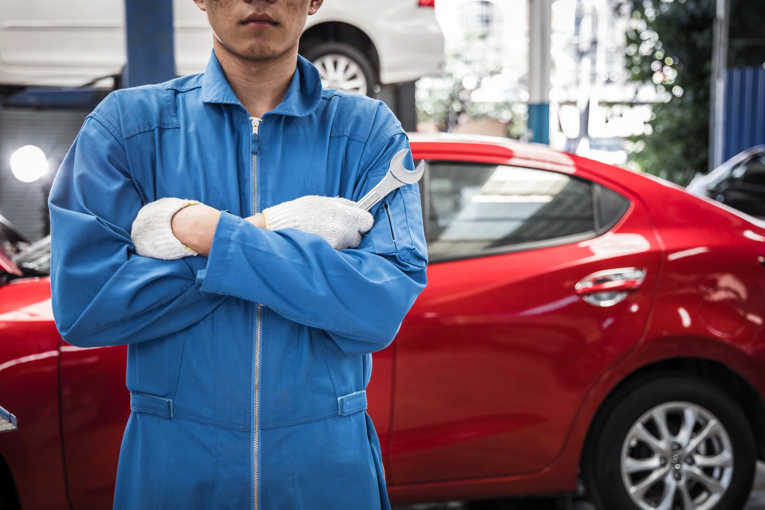 arms-crossed-of-auto-mechanic-doing-car-service-an-2022-12-16-03-24-50-utc.jpg
