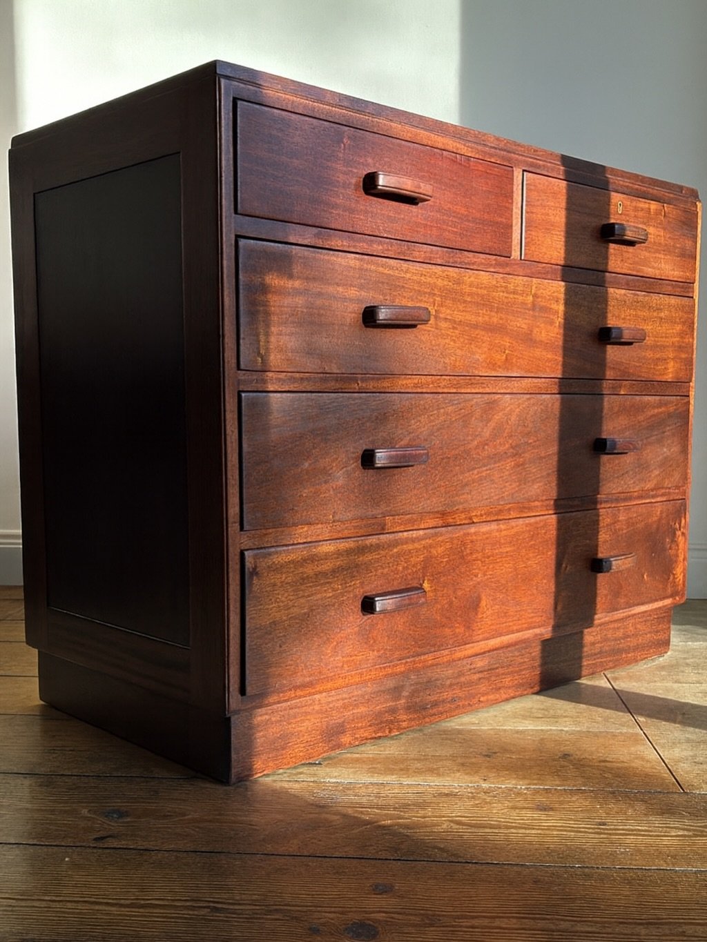 My McIntosh has been toasted 🤎

#FurnitureRestoration #RestoredFurniture #MidCenturyModern #McIntoshFurniture #VintageRestoration #SolidWood #WoodRestoration #Craftsmanship #IrishDesign #IrishMakers #FurnitureMaker #Handcrafted #WoodGrain #DesignDet