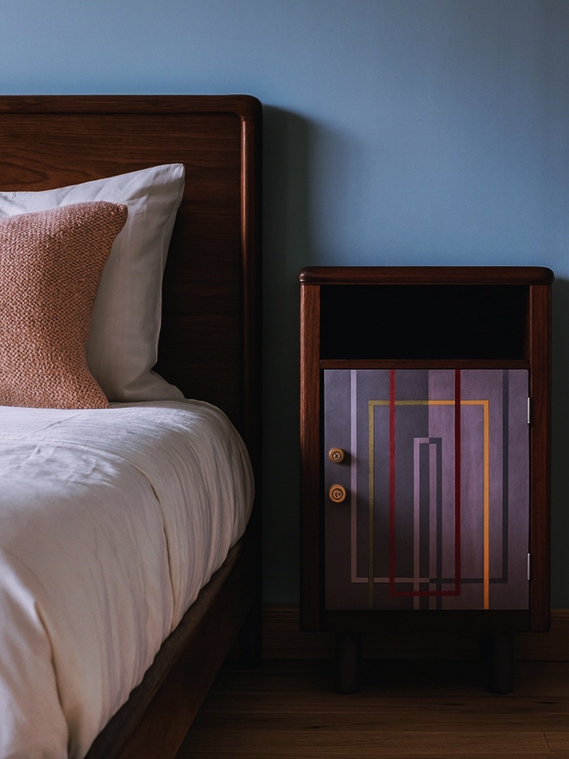 ✨ Then &amp; now ✨

Previous owner: United States Government 🇺🇸

Current owner: Bella Kingston 🤍

I love how old furniture carries stories from one life to another. Once part of something official, now a quiet little bedside companion &mdash; proo