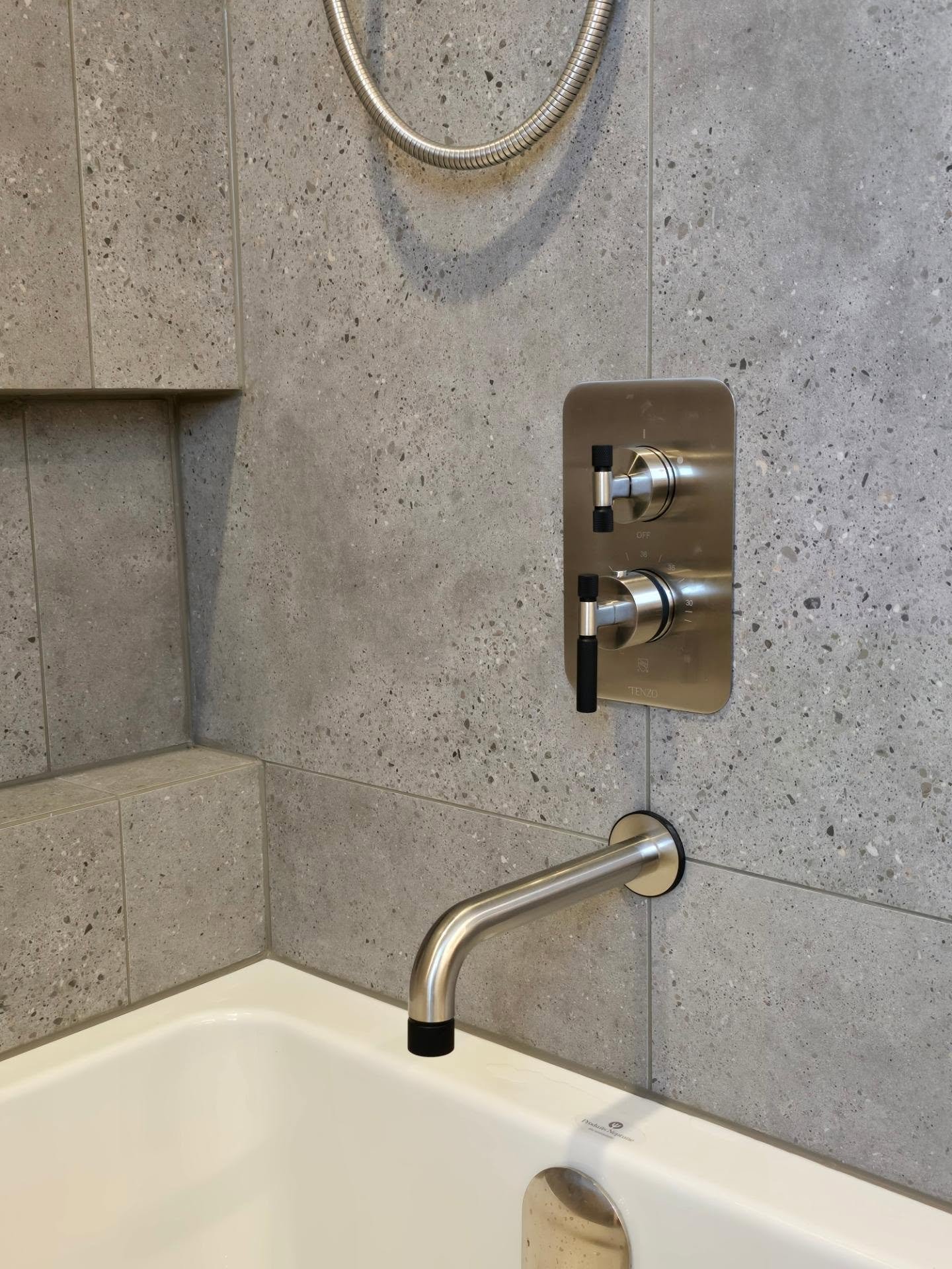 What to expect from Brennan Visser Renovations bathroom makeovers: 

Thoughtfully planned tile, plumbing, and lighting layouts ✅
Full waterproofing with @schlutersystemsna ✅
Controlled processes for a smooth renovation ✅
Detailed finishings for a fla