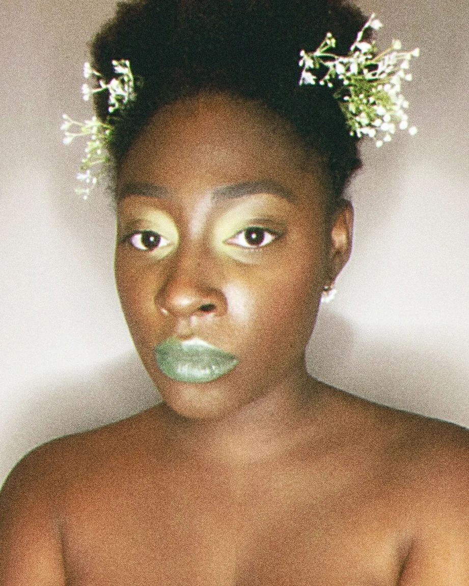 sage + suede

brows: @kvdbeauty brow pomade, @kajabeauty brow gel

eyes: @sugarpill fun size 2 palette, @limecrimemakeup lid lite in lily pad, @milkmakeup kush mascara

face: @narsissist natural radiant long wear foundation, tinted glow booster, @ana
