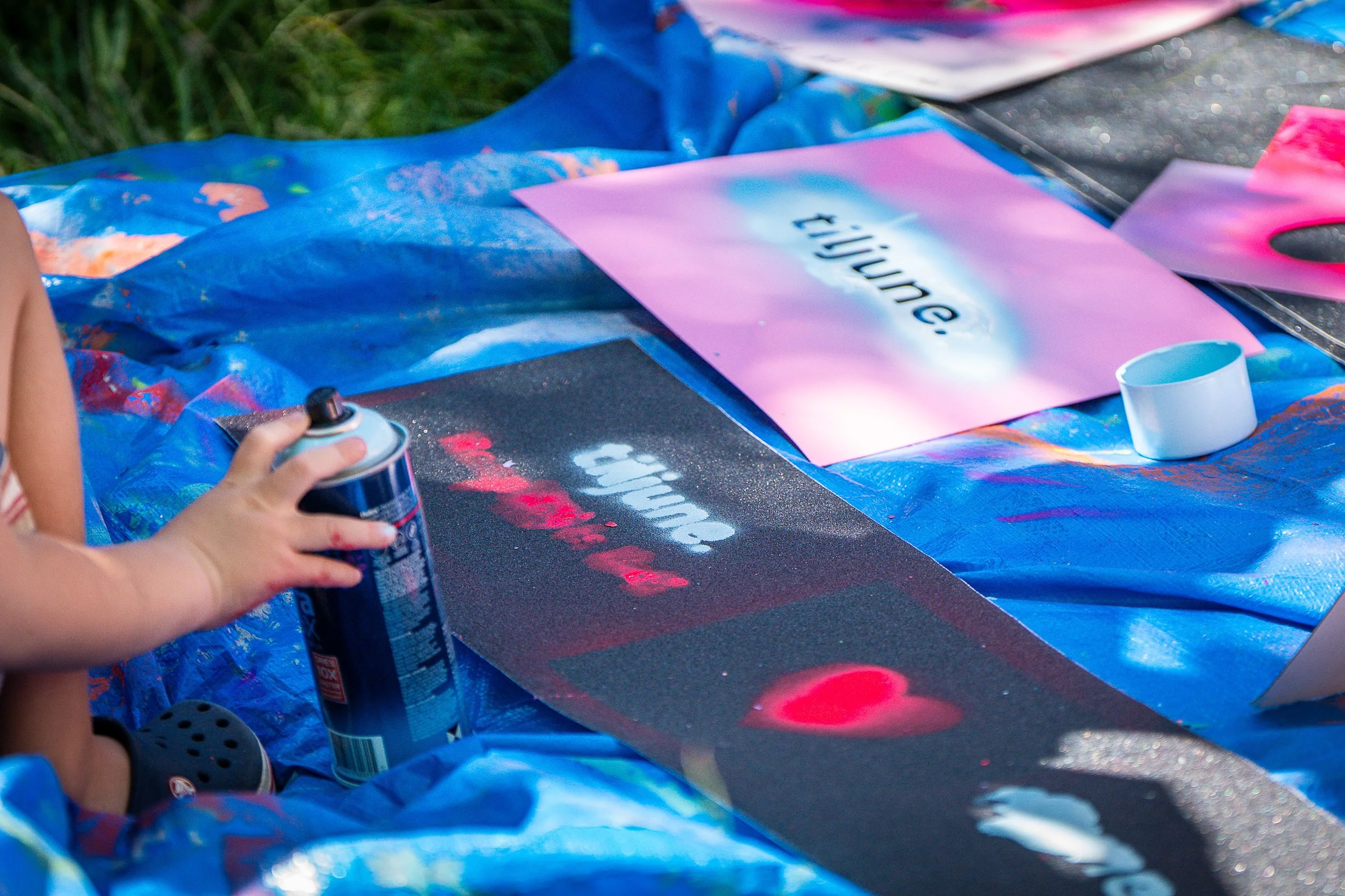 Art zone co-hosted by Matilda Holman and Jane Gillings. Photo by Zoe Hyland @misc._media.