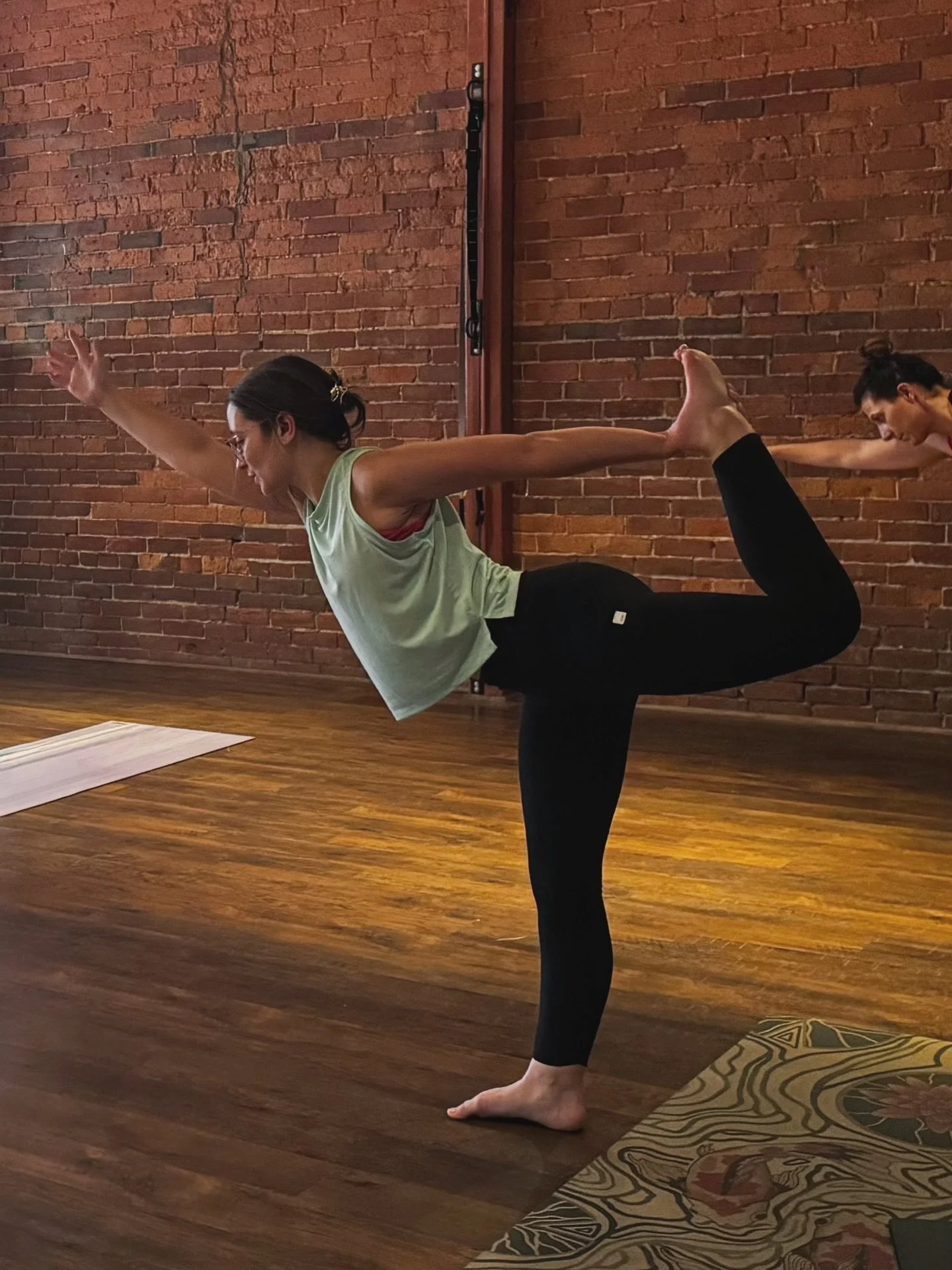 Kasey&rsquo;s music is always a vibe in Yoga Sculpt. Tonight at 5:45pm, she&rsquo;s got a special playlist for us&hellip;Let&rsquo;s sweat, stretch, + strengthen&mdash;Spotify &ldquo;Wrapped&rdquo; edition! 🧘🏼&zwj;♀️🎶