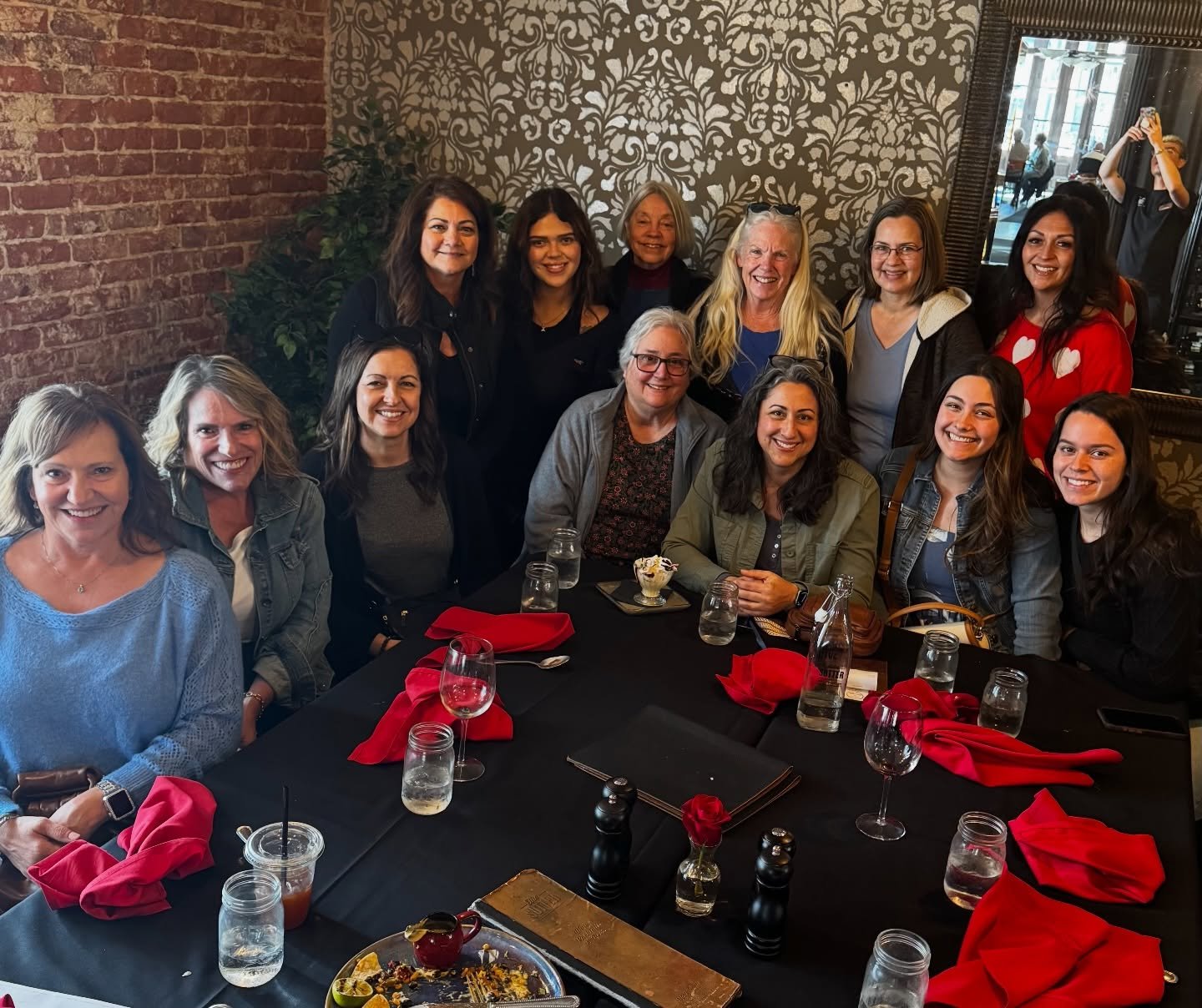 We had the BEST time celebrating Jenny on her birthday! 🥂 She wanted to invite all of her studio friends because she always wants everyone to feel included, and because she&rsquo;s so grateful for all of the amazing women the studio has brought into