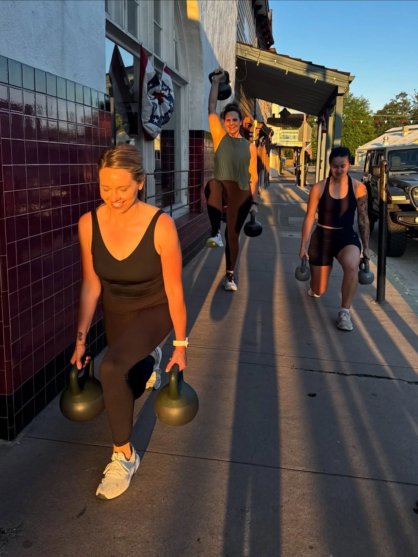 Come catch the sunrise + leave glowing! ☀️ Join us Monday &amp; Thursday mornings for Early Bird Burn at 6am 🫶🏼