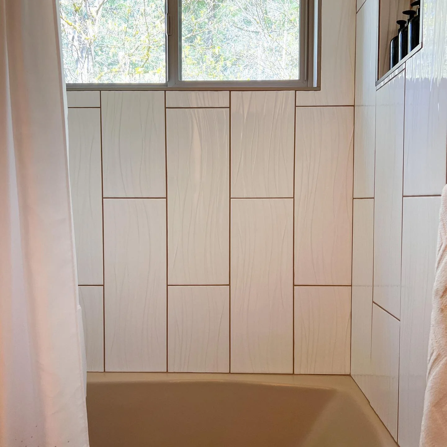 Wall Tile〰️

This client wanted to update the bathroom without a major remodel. A great way to refresh the space is updating the tile and replacing the countertop. Check out that grout match🤌🏽

Bathroom Remodel | Tacoma, WA | Tacoma Contractor | Ti