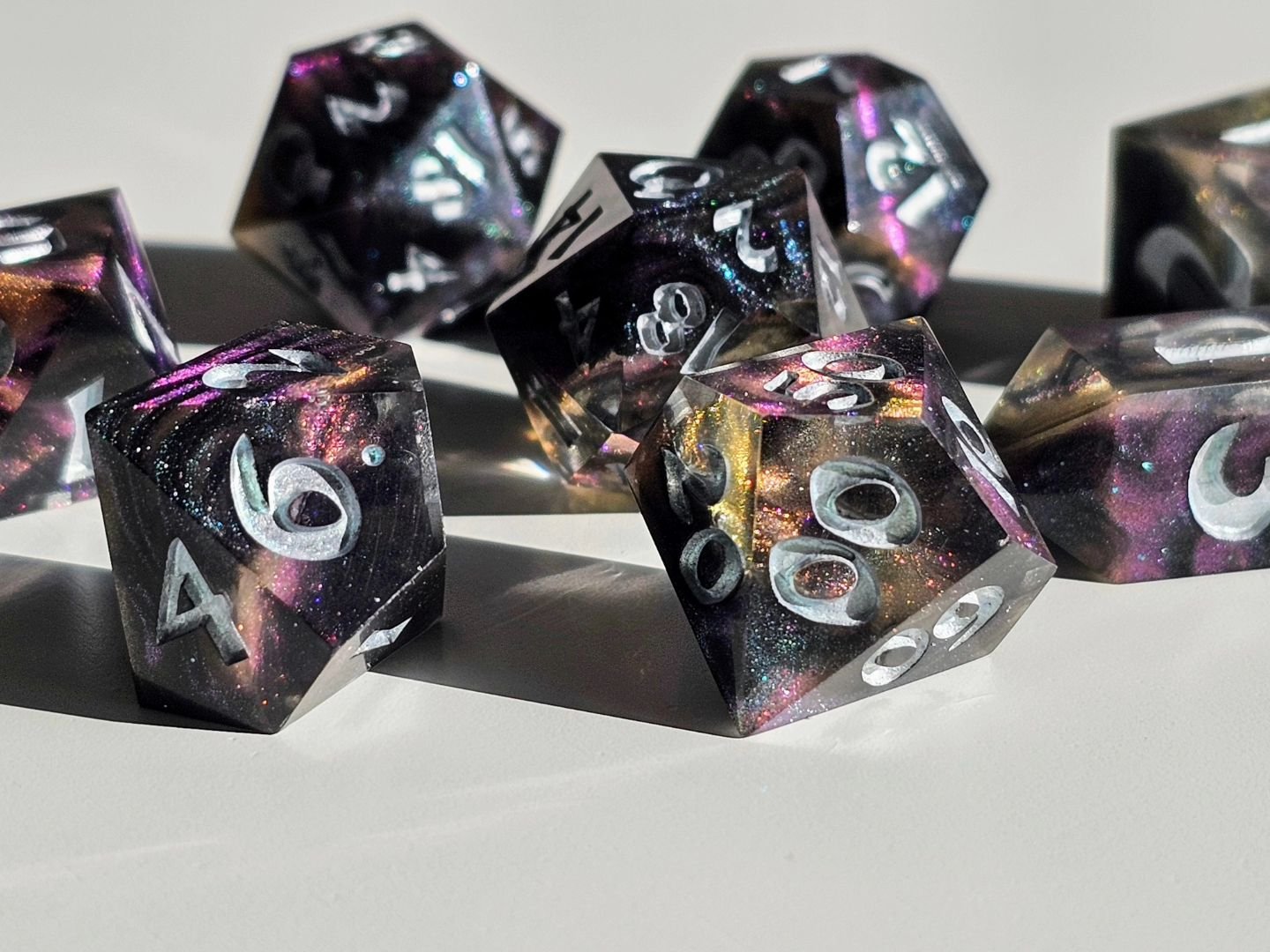 🪐🔮 Some of the most insanely difficult to photograph dice we've made yet. Like looking inside a planet, with hypershift waves of purple and gold. A portal through a galaxy ✨️