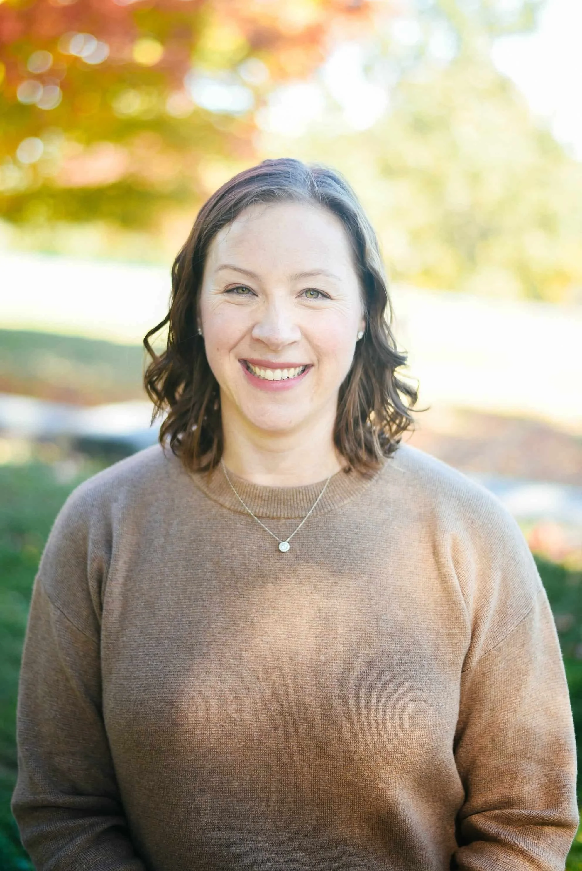 Emily Harlan LICSW outside headshot