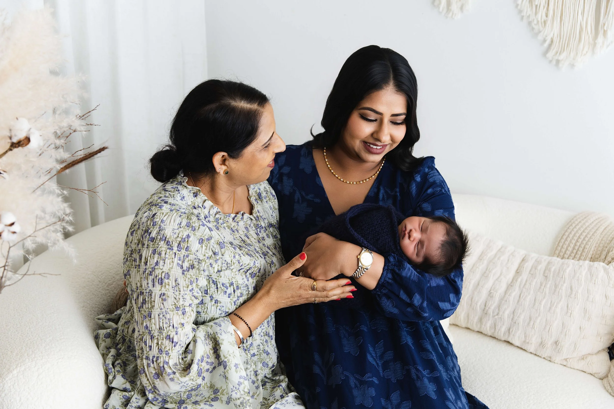 Newborn Family And Sibling Portrait Dfw at Lama's Littles Photography