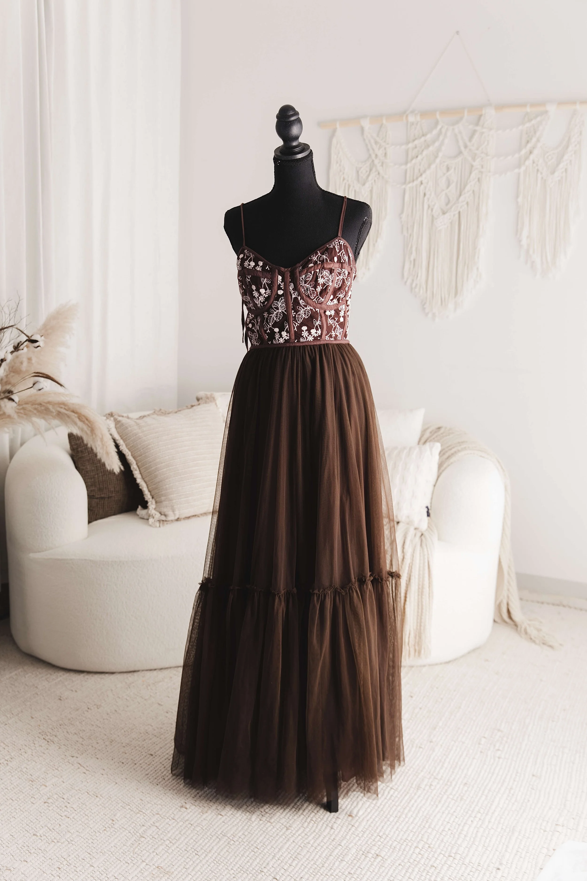 luxury-newborn-photography-client-closet-dress-08.jpg
