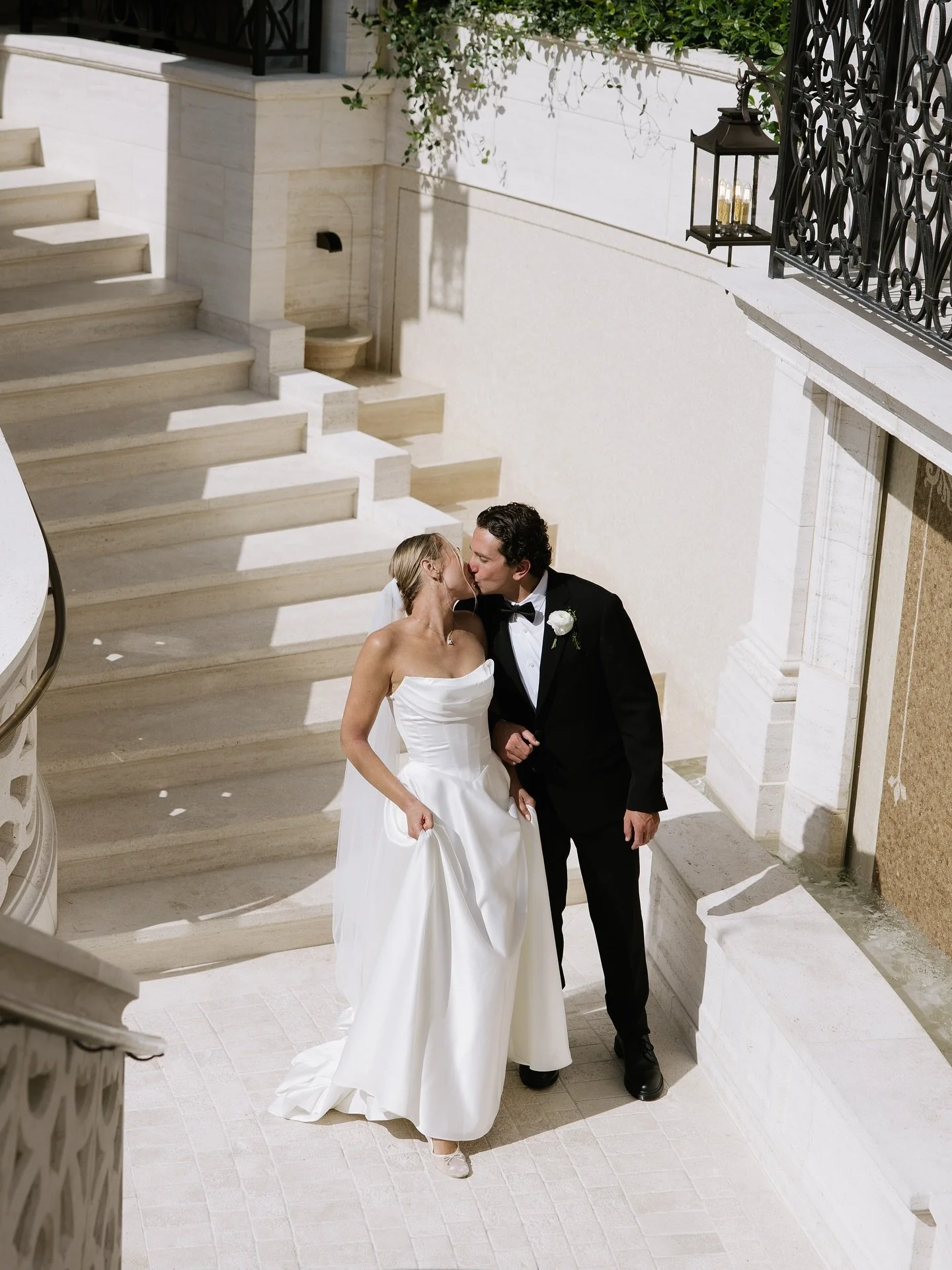 a beautiful wedding we got to be apart of! sneaks of ross &amp; shawna&rsquo;s big day! 🤍

vendors - 
planner - @m.kayeevents 
photo - me and @ryancwhitacre 
video - @jayfilmco 
dj - @djdrewpierce 
hair - @riley_rae.hair 
florals - @urbangardenernb
