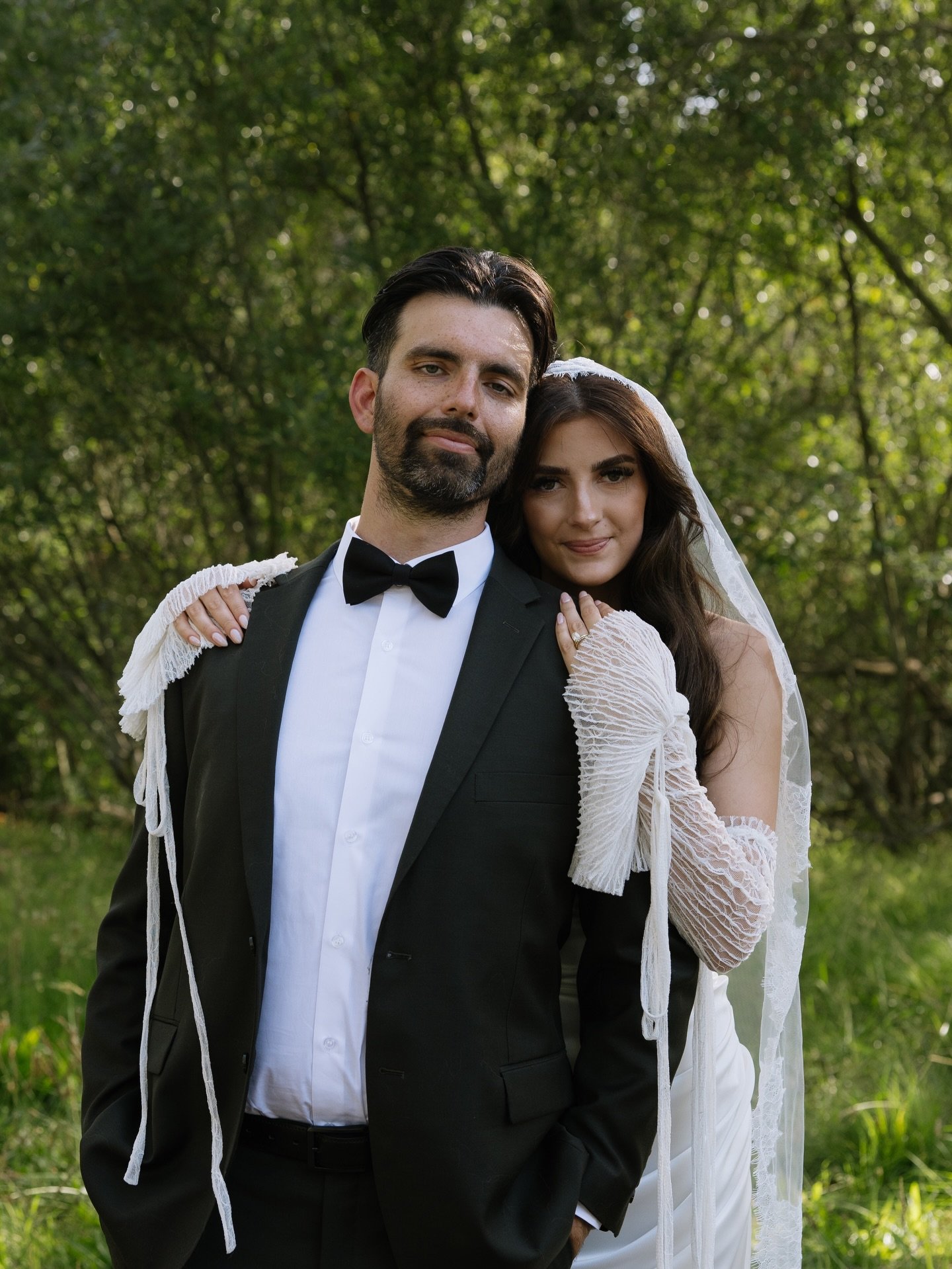 dove into the new year and still not over 2025! definitely more snippets of weddings i need to share. this bride did her own florals and im still in awe