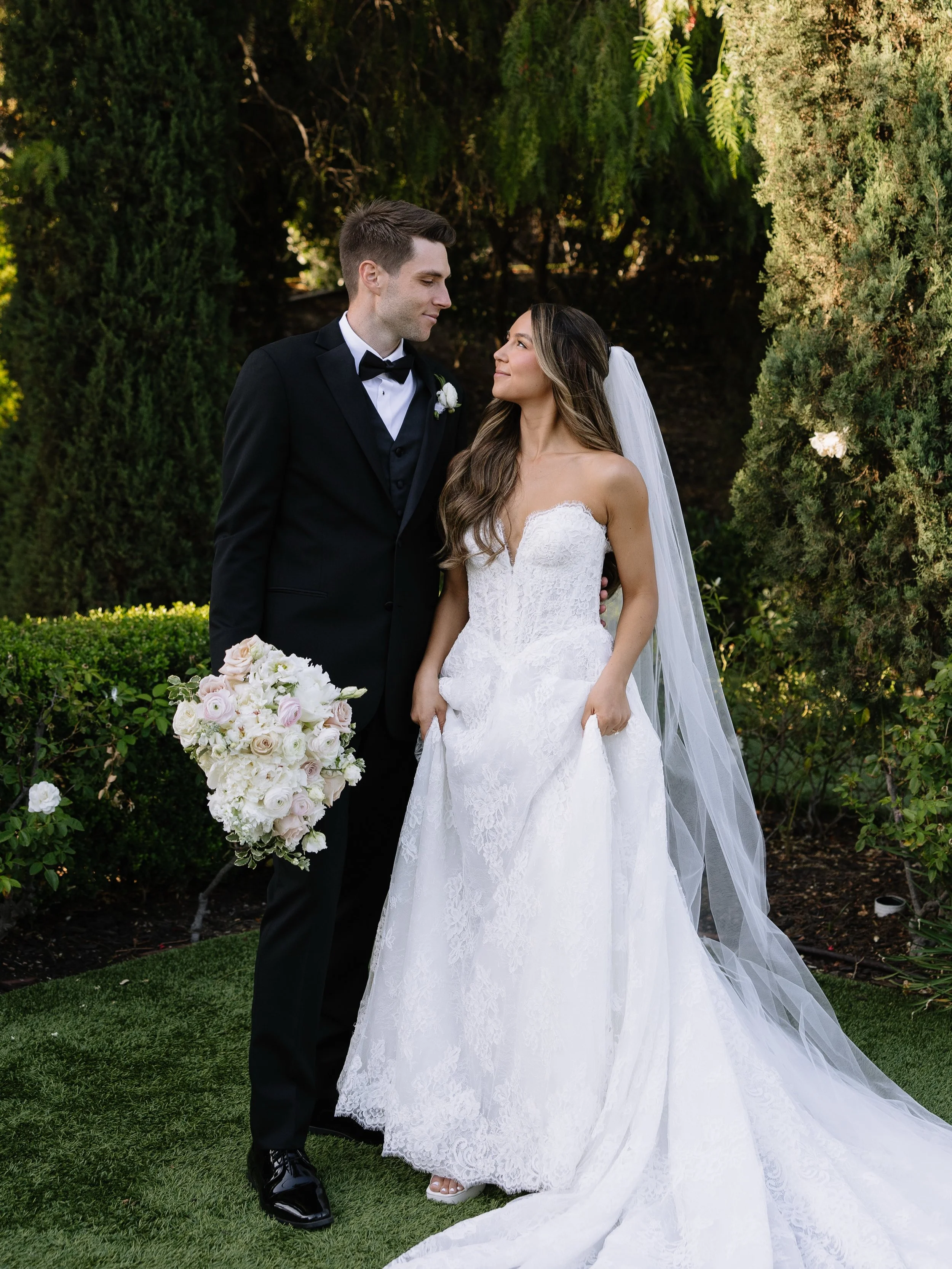 we knew this dance floor would be poppin - WE LOVE YOU CHELSEY &amp; BRANDON ❤️&zwj;🔥

Venue - @falkner_winery 
Planner - @eventsbyari 
Photo - me &amp; @ryancwhitacre 
Decor - @therezastudio 
Dj - @djausto 
Florals - @lovelypeoniesflorals 
Makeup &