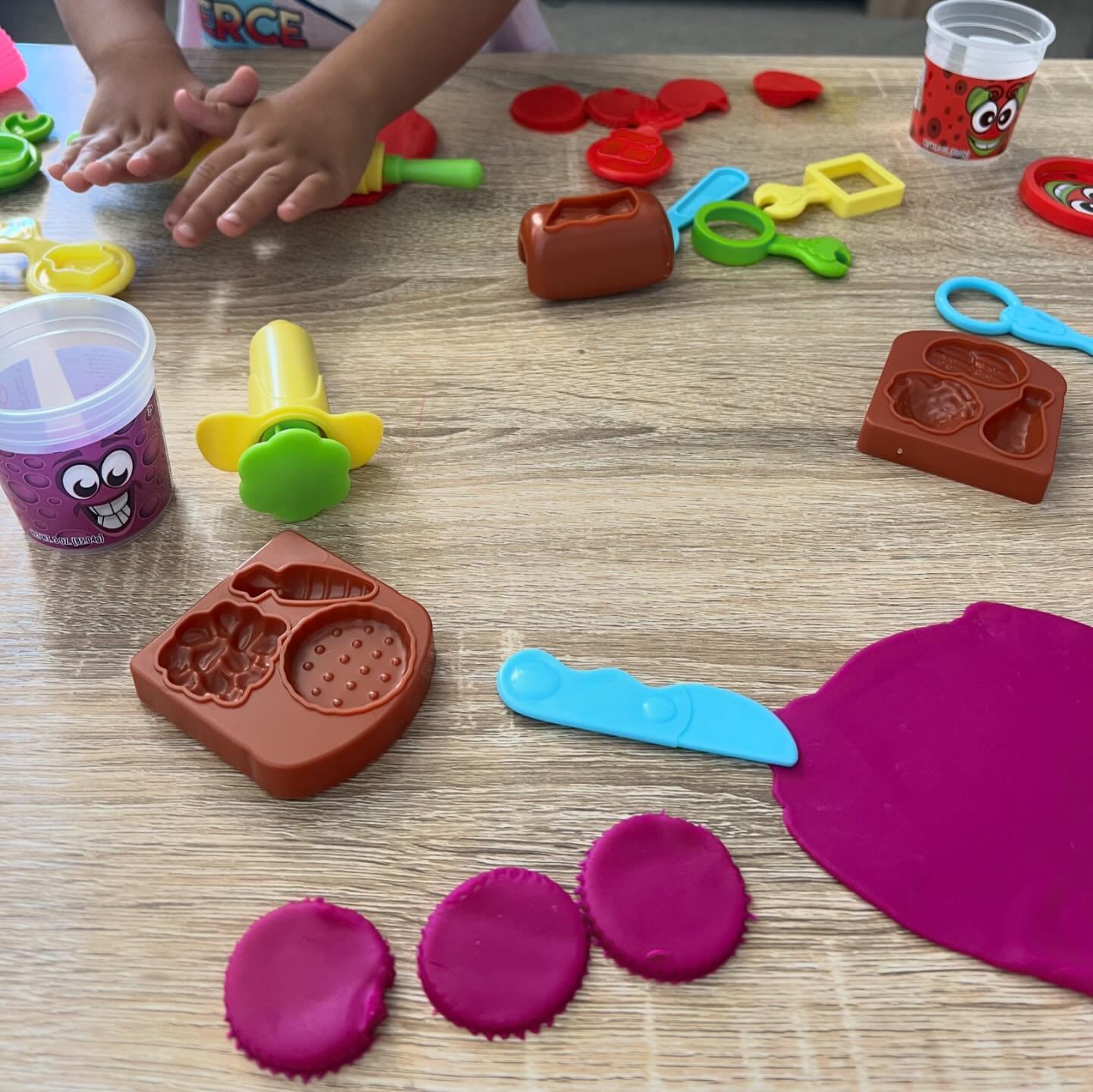 Check out all the fun things Chiara&rsquo;s been getting up to in her sessions lately! 
&bull; fine motor play with scented play dough 
&bull; manicures 💅🏼 
&bull; making toilet training fun! 

We have capacity for new OT referrals (for self and pl