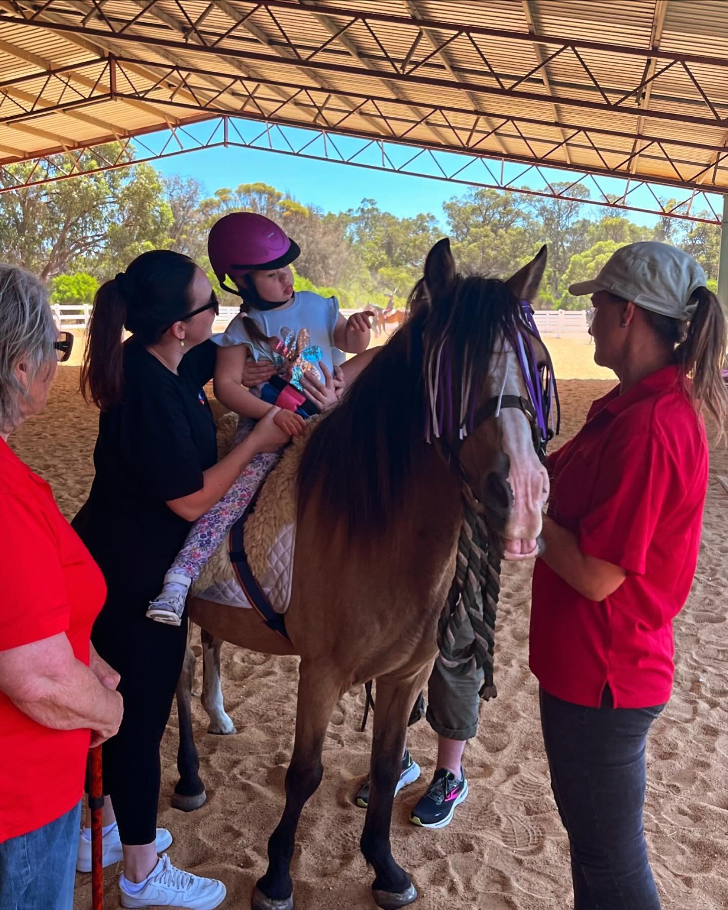 Hannah&rsquo;s now a horse girl! 🐎 
Thanks to the incredible team at @horsepoweraustralia and her beautiful horse Theo, Hannah is now enjoying riding a horse and smashing all of her motor skills goals! Emily&rsquo;s had a great time horse-ing around