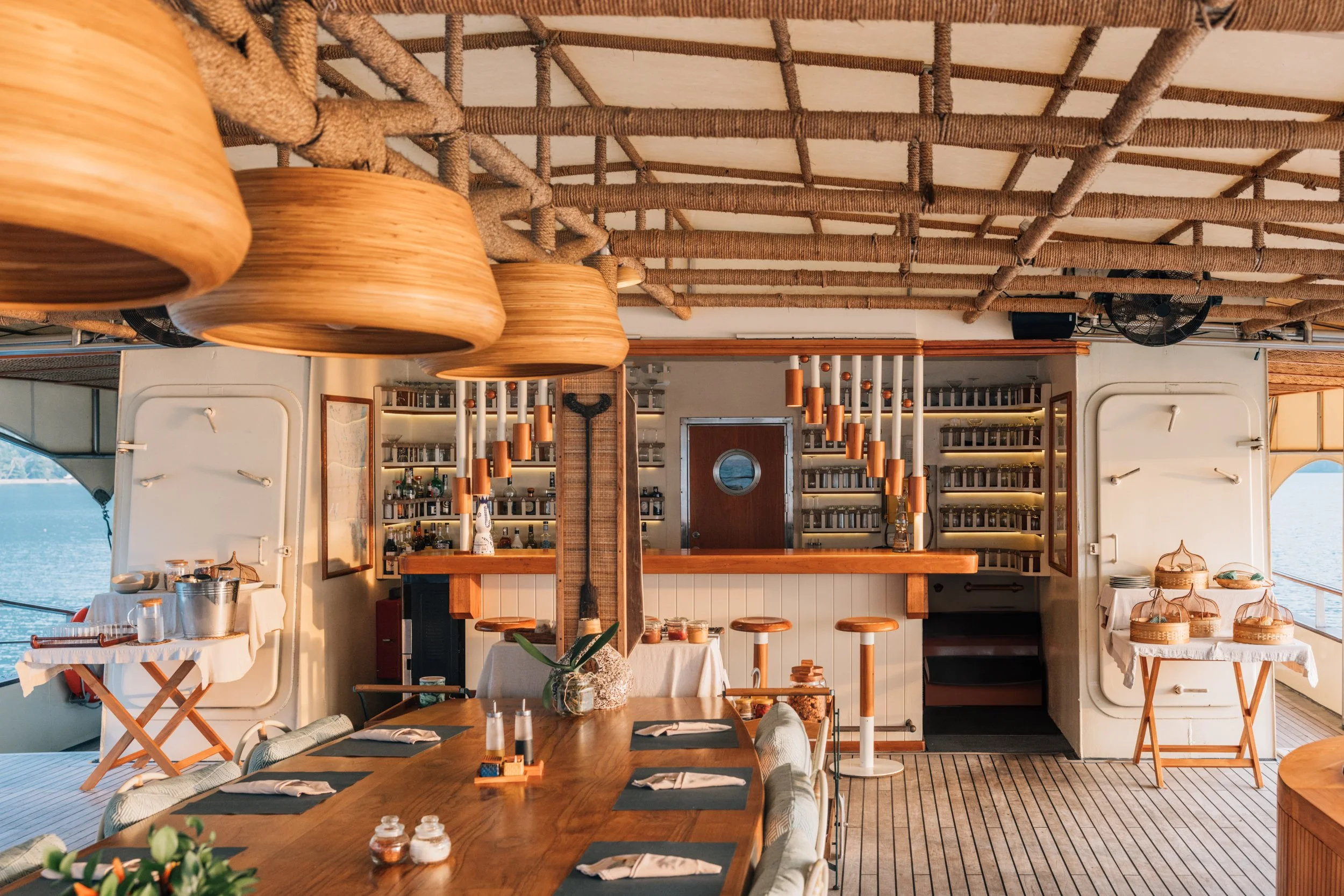 Kudanil Explorer Main deck restaurant.jpg