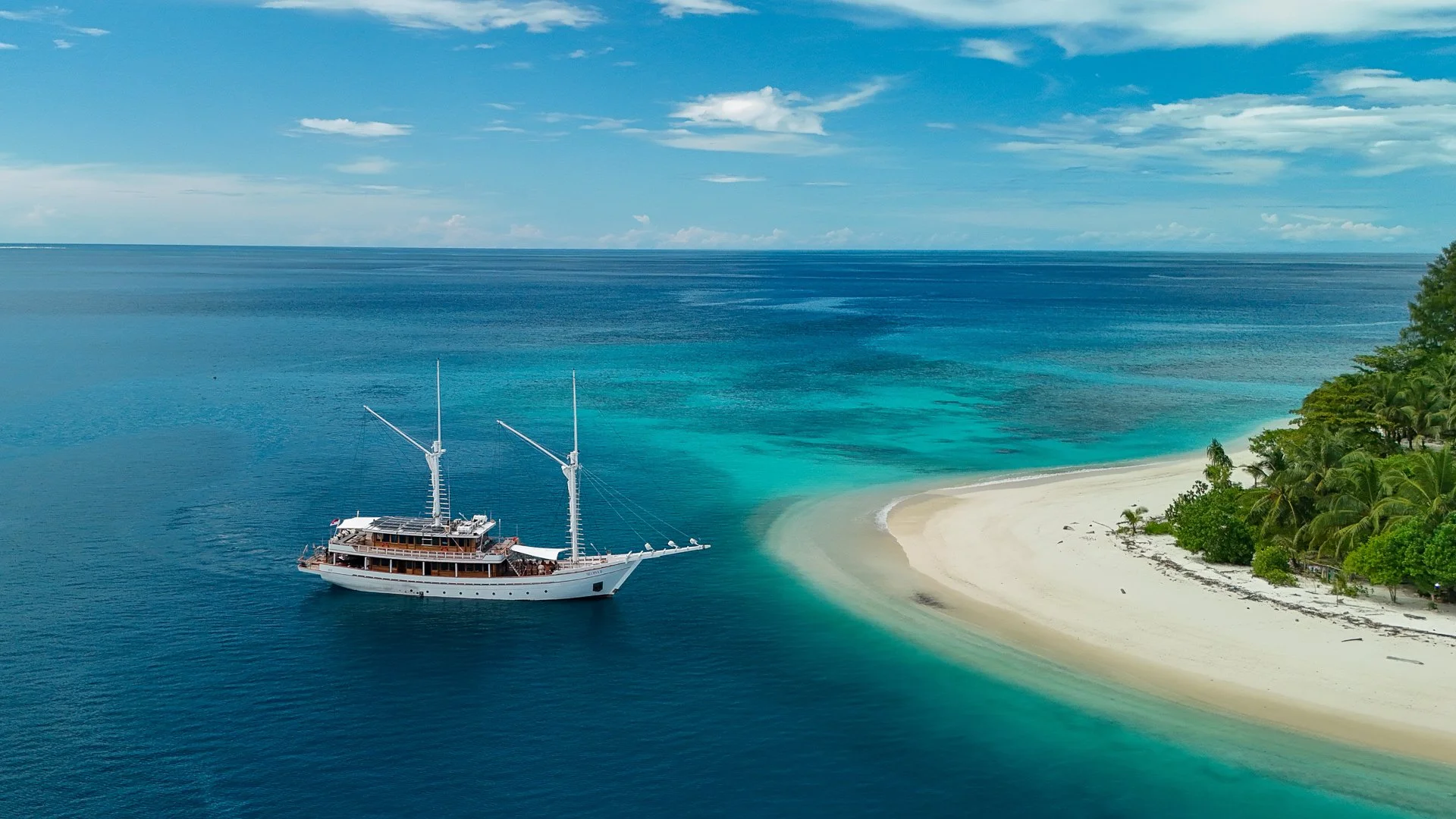 Luxury boat mentawai.jpg