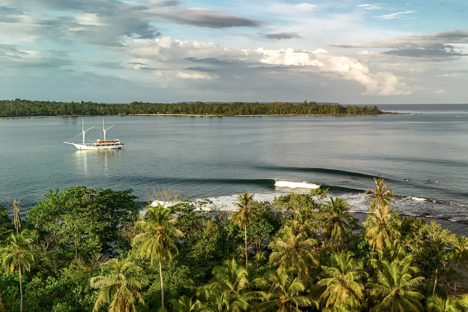 Luxury surf trip on a boat in Indonesia