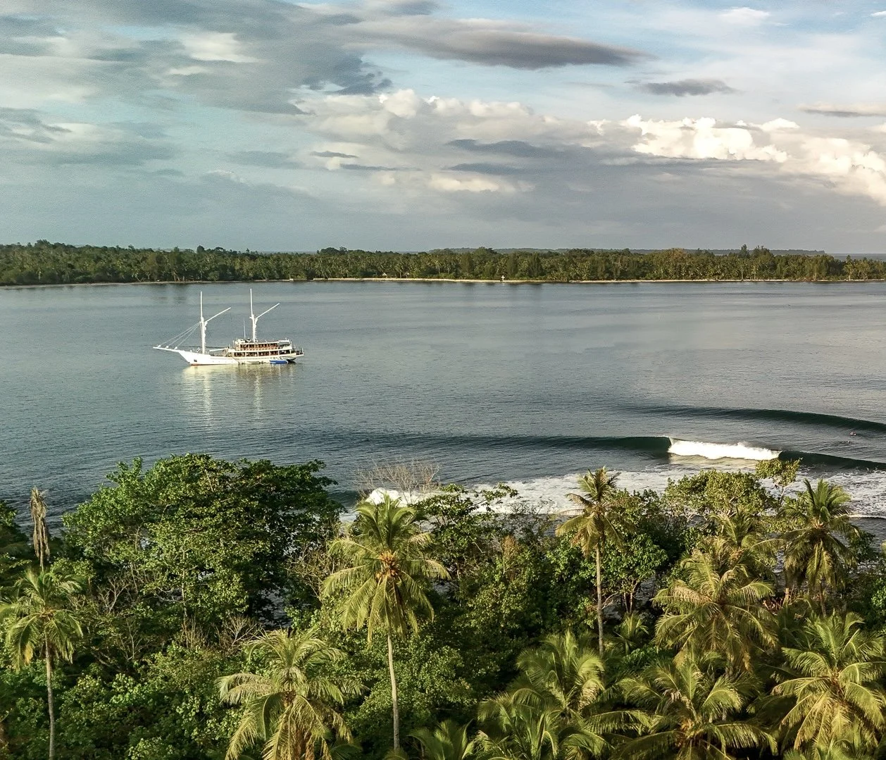 Private boat trip indonesia