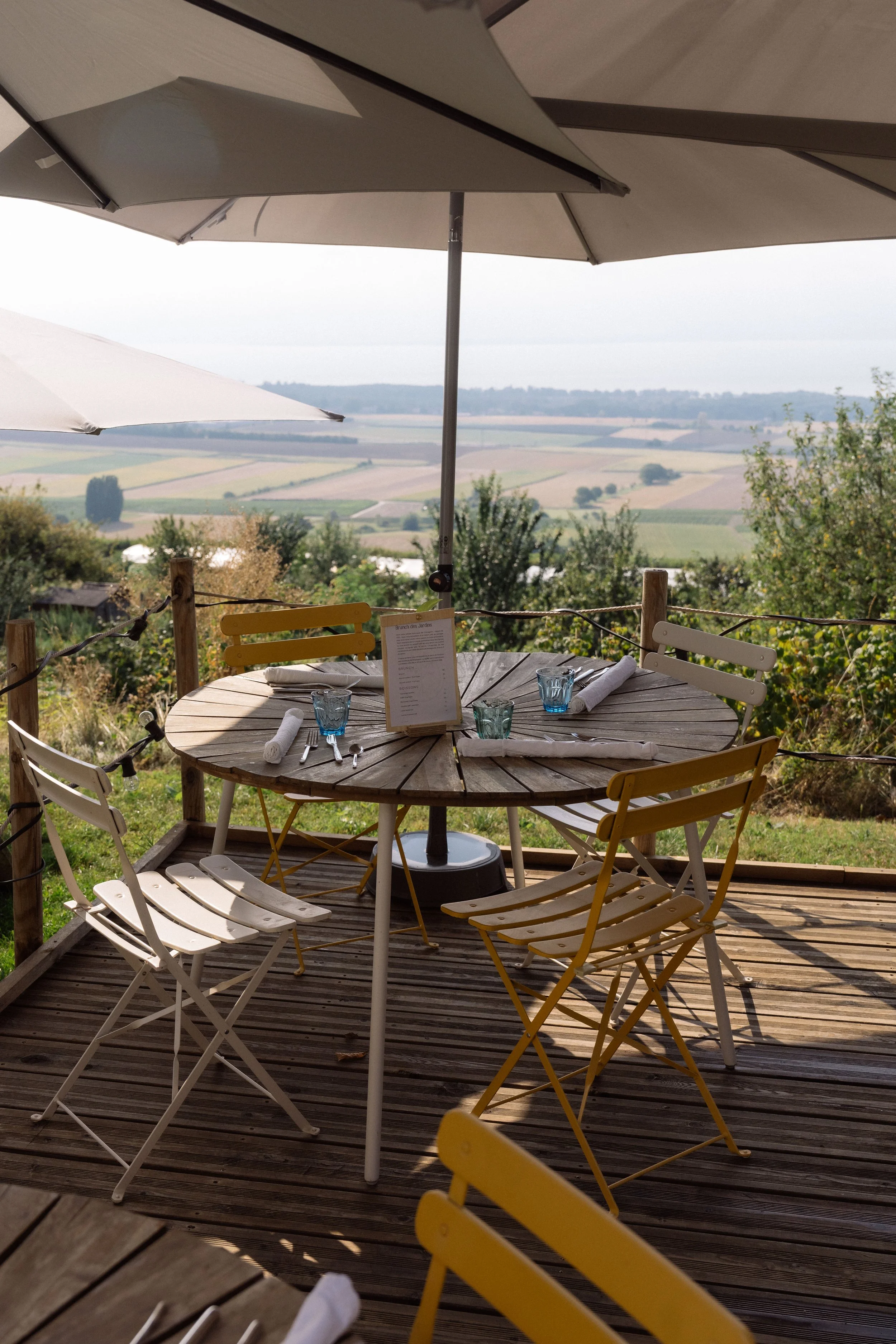 La vue sur le lac et les montagnes